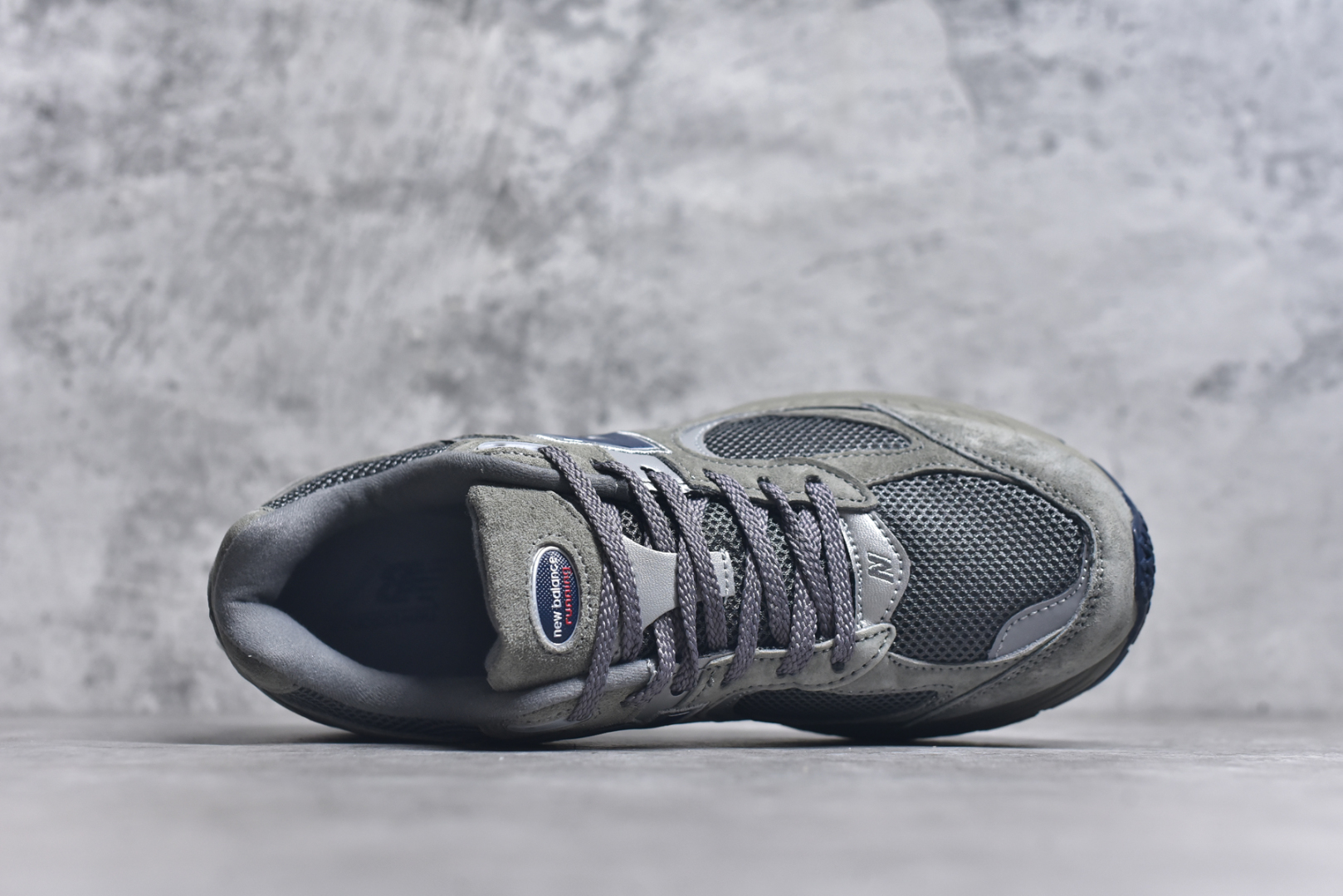 图片[4]-#New Balance NB2002系列 男女休闲慢跑鞋 必备的时髦单品之一 最新出的2002R系列 这款延续了经典科技 升级版N-ERGY缓震物料机能与材质上脚太舒适了 鞋面的柔软麂皮搭配尼龙网布 特别透气而且还复古感 不管是搭配牛仔裤还工装裤都是百搭！小红书众多博主上脚推荐！实拍调校N版已经零色差零失真 百分百还原实物色彩所见即所得 不存在货不对板色差等低级问题 选购参考实物拍摄 不混卖不参货 只用心做好货严格选品 承诺混一赔十 尺码：36 36.5 37 37.5 38 38.5 39.5 40 40.5 41.5 42 42.5 43 44 45-选品中心