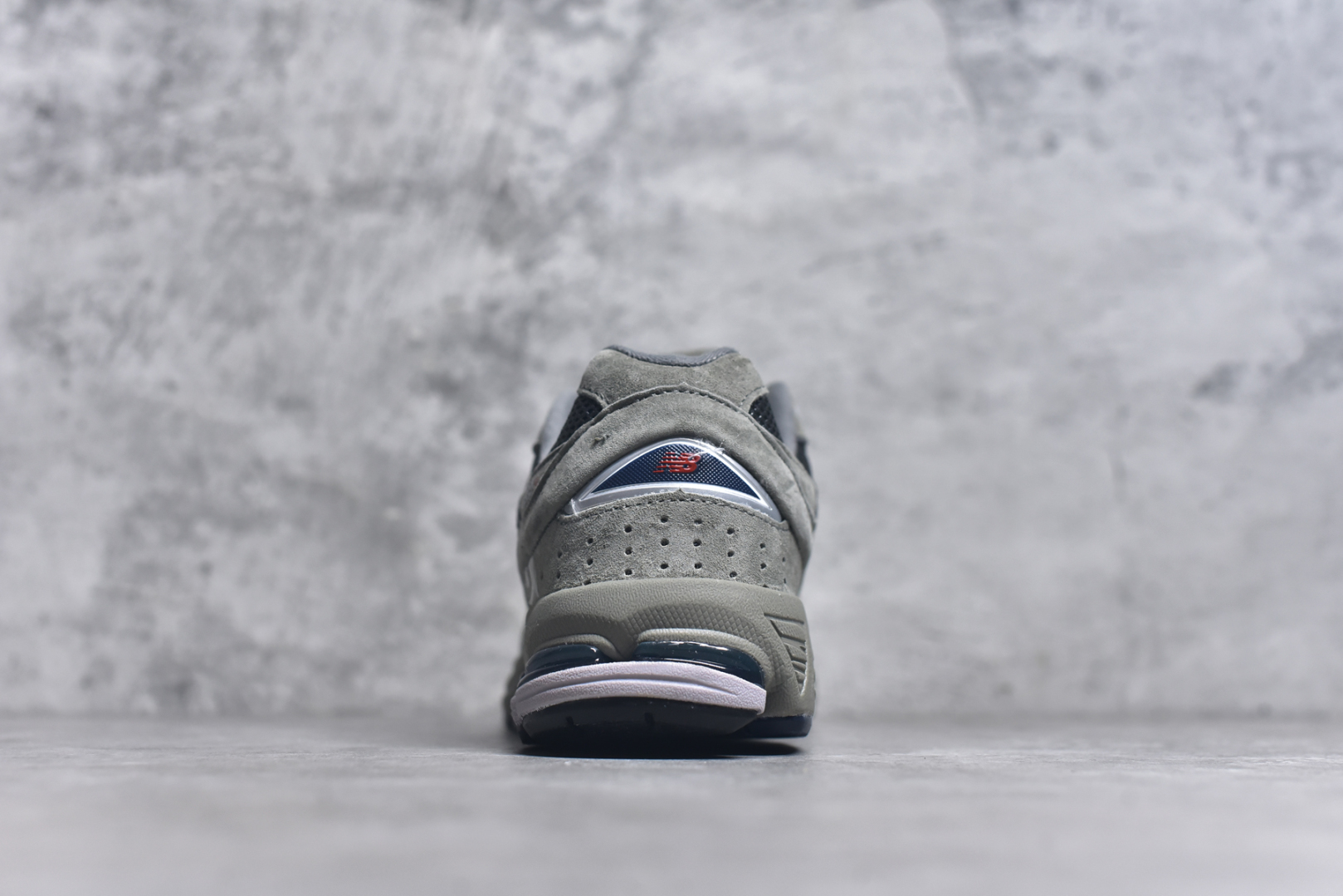 图片[5]-#New Balance NB2002系列 男女休闲慢跑鞋 必备的时髦单品之一 最新出的2002R系列 这款延续了经典科技 升级版N-ERGY缓震物料机能与材质上脚太舒适了 鞋面的柔软麂皮搭配尼龙网布 特别透气而且还复古感 不管是搭配牛仔裤还工装裤都是百搭！小红书众多博主上脚推荐！实拍调校N版已经零色差零失真 百分百还原实物色彩所见即所得 不存在货不对板色差等低级问题 选购参考实物拍摄 不混卖不参货 只用心做好货严格选品 承诺混一赔十 尺码：36 36.5 37 37.5 38 38.5 39.5 40 40.5 41.5 42 42.5 43 44 45-选品中心