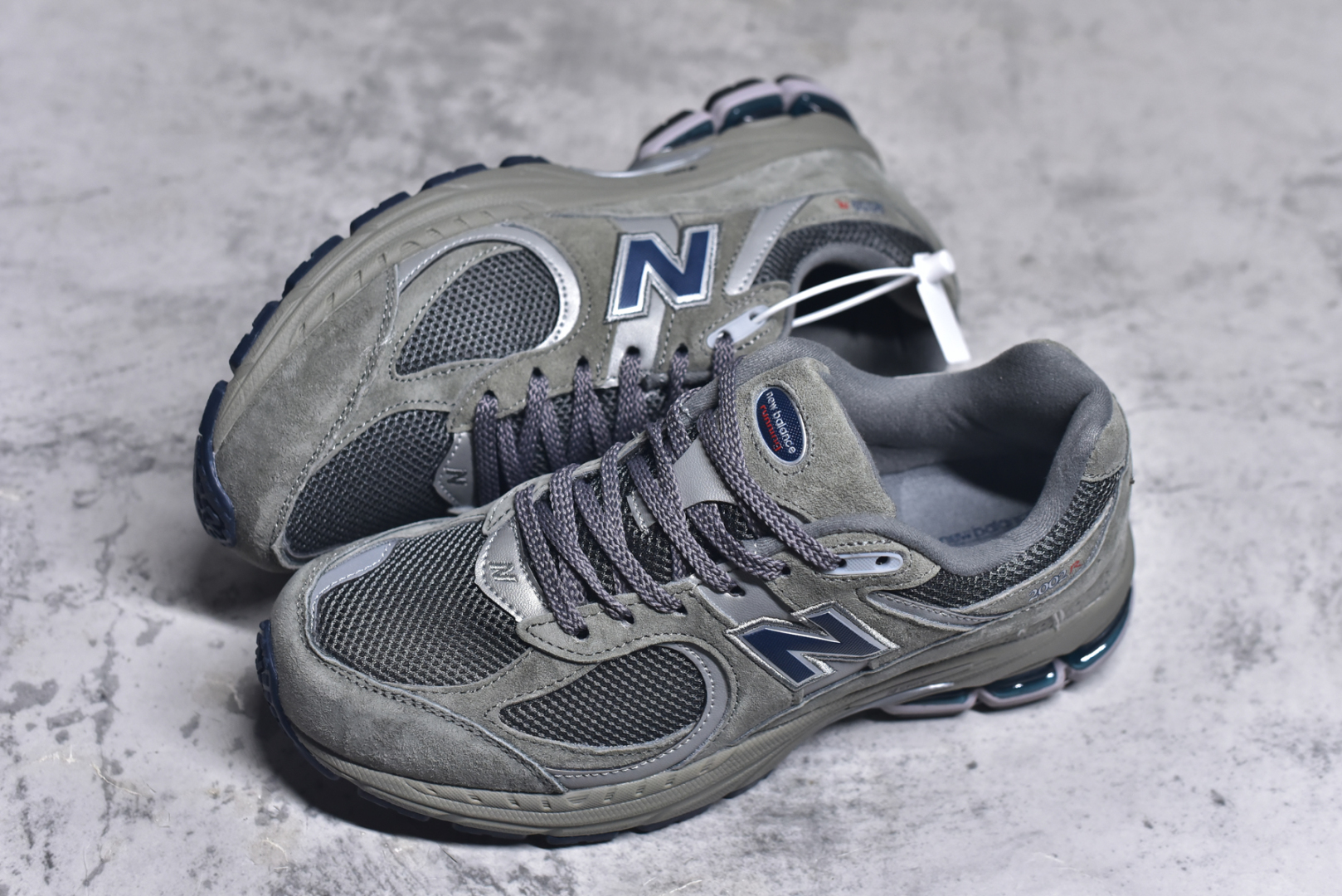 图片[7]-#New Balance NB2002系列 男女休闲慢跑鞋 必备的时髦单品之一 最新出的2002R系列 这款延续了经典科技 升级版N-ERGY缓震物料机能与材质上脚太舒适了 鞋面的柔软麂皮搭配尼龙网布 特别透气而且还复古感 不管是搭配牛仔裤还工装裤都是百搭！小红书众多博主上脚推荐！实拍调校N版已经零色差零失真 百分百还原实物色彩所见即所得 不存在货不对板色差等低级问题 选购参考实物拍摄 不混卖不参货 只用心做好货严格选品 承诺混一赔十 尺码：36 36.5 37 37.5 38 38.5 39.5 40 40.5 41.5 42 42.5 43 44 45-选品中心