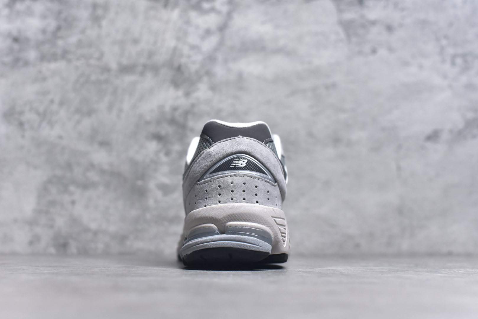 图片[5]-#New Balance NB2002系列 男女休闲慢跑鞋 必备的时髦单品之一 最新出的2002R系列 这款延续了经典科技 升级版N-ERGY缓震物料机能与材质上脚太舒适了 鞋面的柔软麂皮搭配尼龙网布 特别透气而且还复古感 不管是搭配牛仔裤还工装裤都是百搭！小红书众多博主上脚推荐！实拍调校N版已经零色差零失真 百分百还原实物色彩所见即所得 不存在货不对板色差等低级问题 选购参考实物拍摄 不混卖不参货 只用心做好货严格选品 承诺混一赔十 尺码：36 36.5 37 37.5 38 38.5 39.5 40 40.5 41.5 42 42.5 43 44 45-选品中心