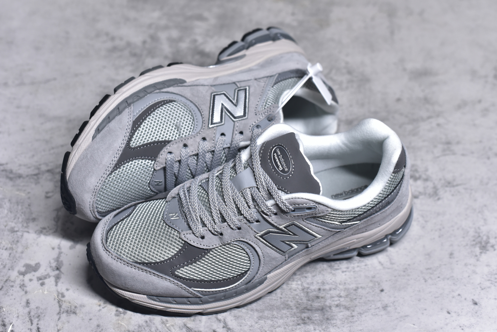 图片[7]-#New Balance NB2002系列 男女休闲慢跑鞋 必备的时髦单品之一 最新出的2002R系列 这款延续了经典科技 升级版N-ERGY缓震物料机能与材质上脚太舒适了 鞋面的柔软麂皮搭配尼龙网布 特别透气而且还复古感 不管是搭配牛仔裤还工装裤都是百搭！小红书众多博主上脚推荐！实拍调校N版已经零色差零失真 百分百还原实物色彩所见即所得 不存在货不对板色差等低级问题 选购参考实物拍摄 不混卖不参货 只用心做好货严格选品 承诺混一赔十 尺码：36 36.5 37 37.5 38 38.5 39.5 40 40.5 41.5 42 42.5 43 44 45-选品中心