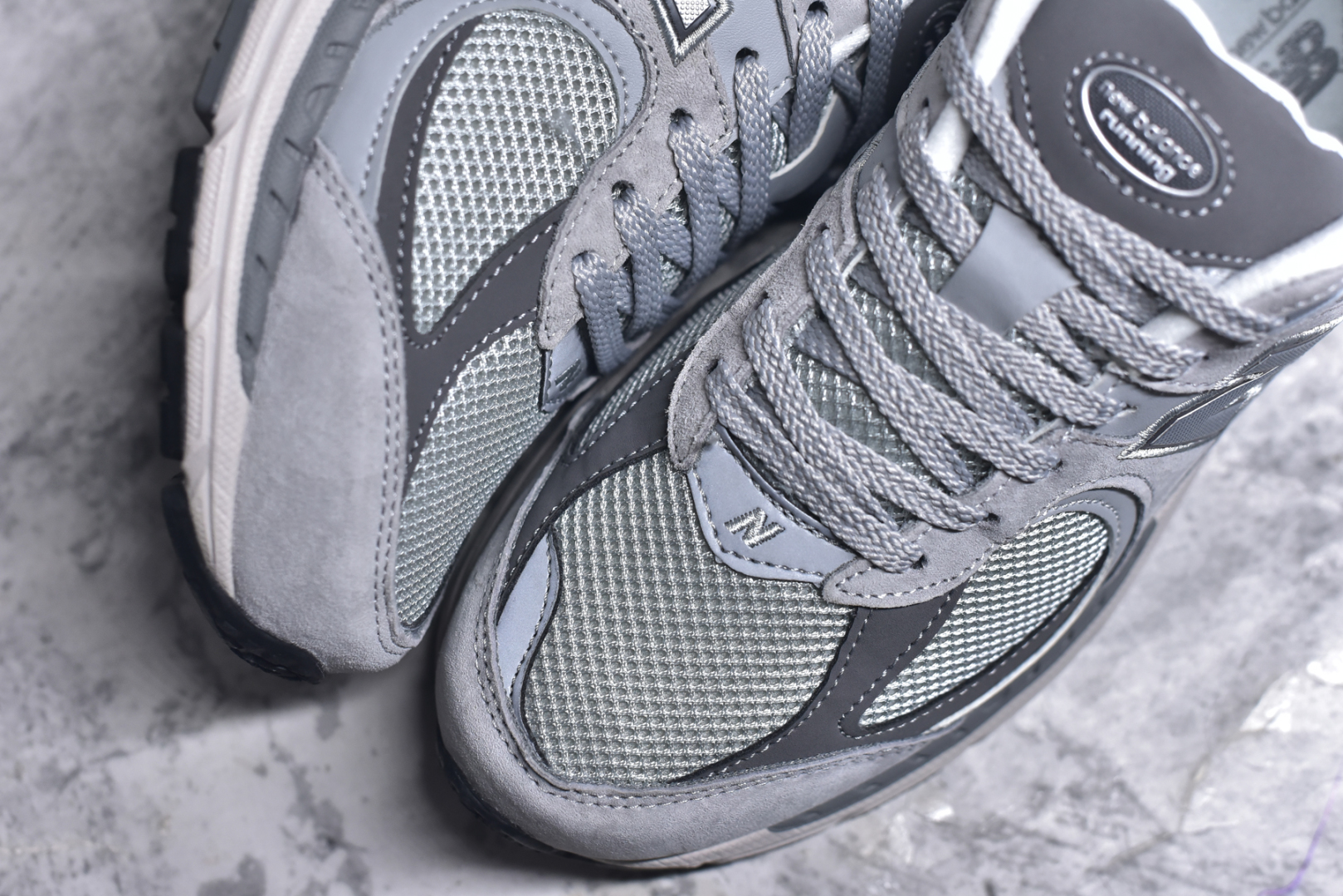 图片[8]-#New Balance NB2002系列 男女休闲慢跑鞋 必备的时髦单品之一 最新出的2002R系列 这款延续了经典科技 升级版N-ERGY缓震物料机能与材质上脚太舒适了 鞋面的柔软麂皮搭配尼龙网布 特别透气而且还复古感 不管是搭配牛仔裤还工装裤都是百搭！小红书众多博主上脚推荐！实拍调校N版已经零色差零失真 百分百还原实物色彩所见即所得 不存在货不对板色差等低级问题 选购参考实物拍摄 不混卖不参货 只用心做好货严格选品 承诺混一赔十 尺码：36 36.5 37 37.5 38 38.5 39.5 40 40.5 41.5 42 42.5 43 44 45-选品中心
