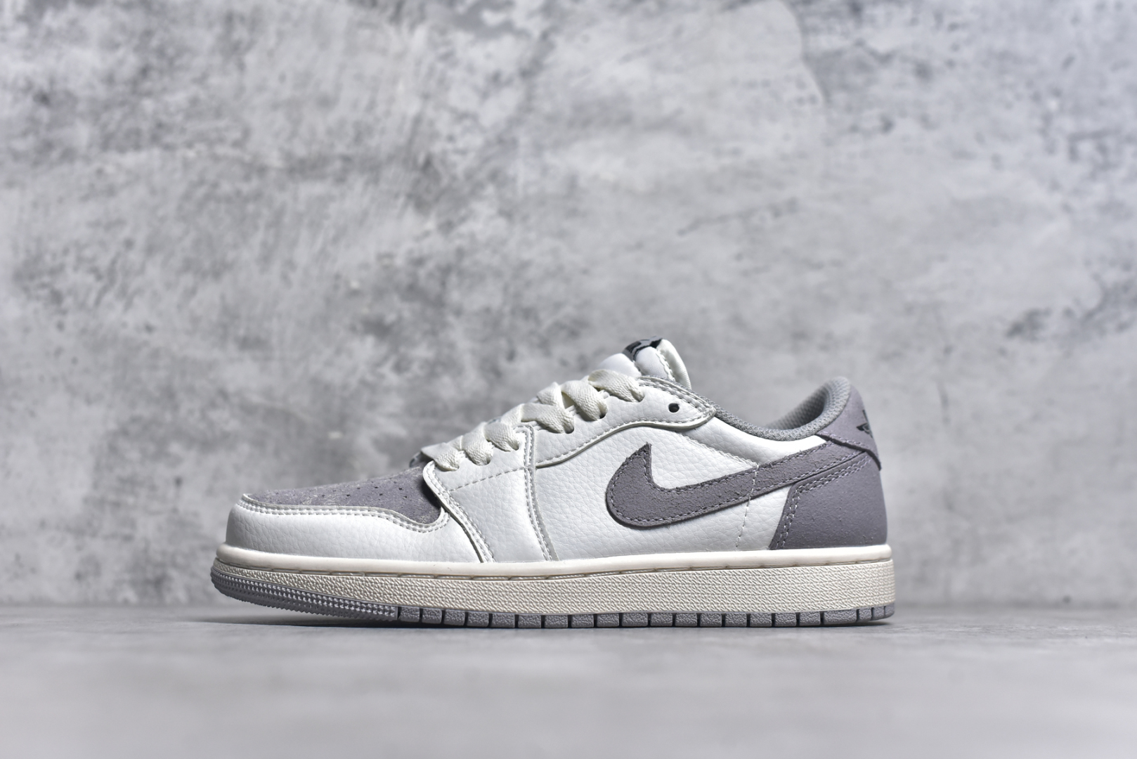 #Air Jordan 1 低帮 复古篮球鞋 纯原大厂出品 极力推荐 定制鞋盒 大厂纯原品质出货 超高清洁度 皮料切割干净无任何毛边 细节完美 货号：553558 066 编码：23 尺码：36-46-选品中心