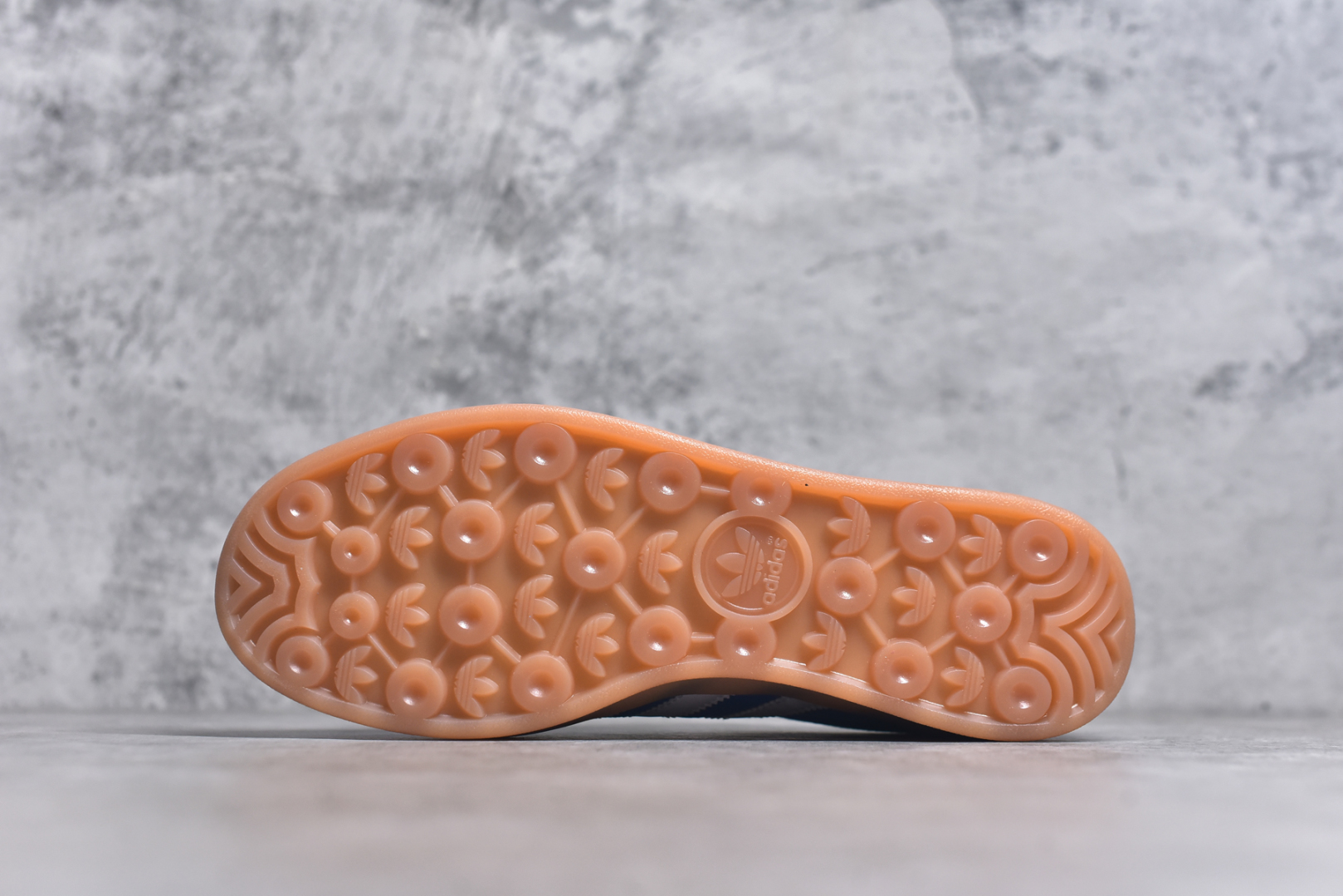 图片[6]-#AD Gazelle Indoor Trainers 羚羊内训系列低帮复古百搭休闲运动德训风板鞋 JI2061 90年代经典的复刻版！自60年代以足球训练鞋面世以来,Gazelle就以其经典设计席卷全球。1991年版本的复刻,再造经典Gazelle。采用皮革打造,搭配浊色细节,让这款经典更加简约。尺码：35.5-45-选品中心