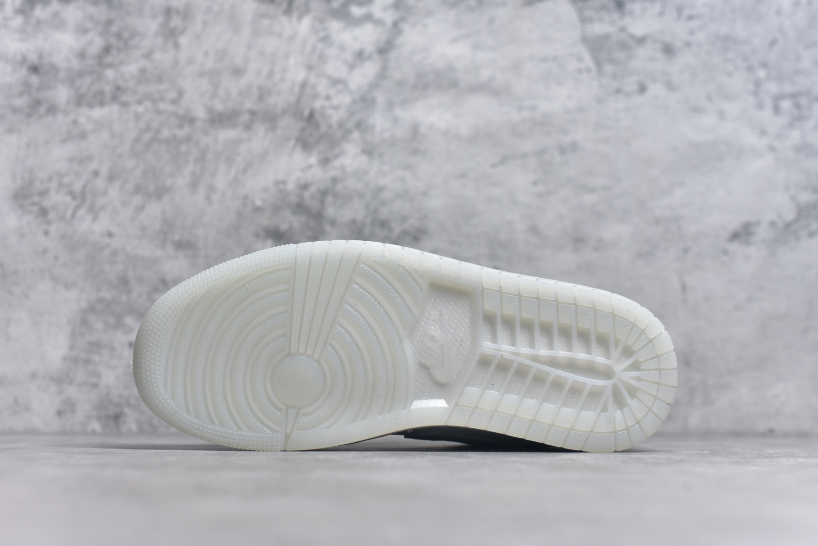 图片[6]-#Air Jordan AJ1 Low 低帮白浅蓝 HJ5999-400 全新流水线出品 DT版本唯一平替选择 市场第二梯队最强版 全部原鞋开发 原楦原纸板开发 全鞋电脑针车 原厂内置全掌气垫 原盒内在原标 唯一Zp原版鞋带绑法 免检产品 全新2022版型 全头层皮料 完美零毛边处理 原厂配置全掌气垫 价格定位良心 几十个配色陆续出货 尺码：36 36.5 37.5 38 38.5 39 40 40.5 41 42 42.5 43 44 44.5 45 46-选品中心