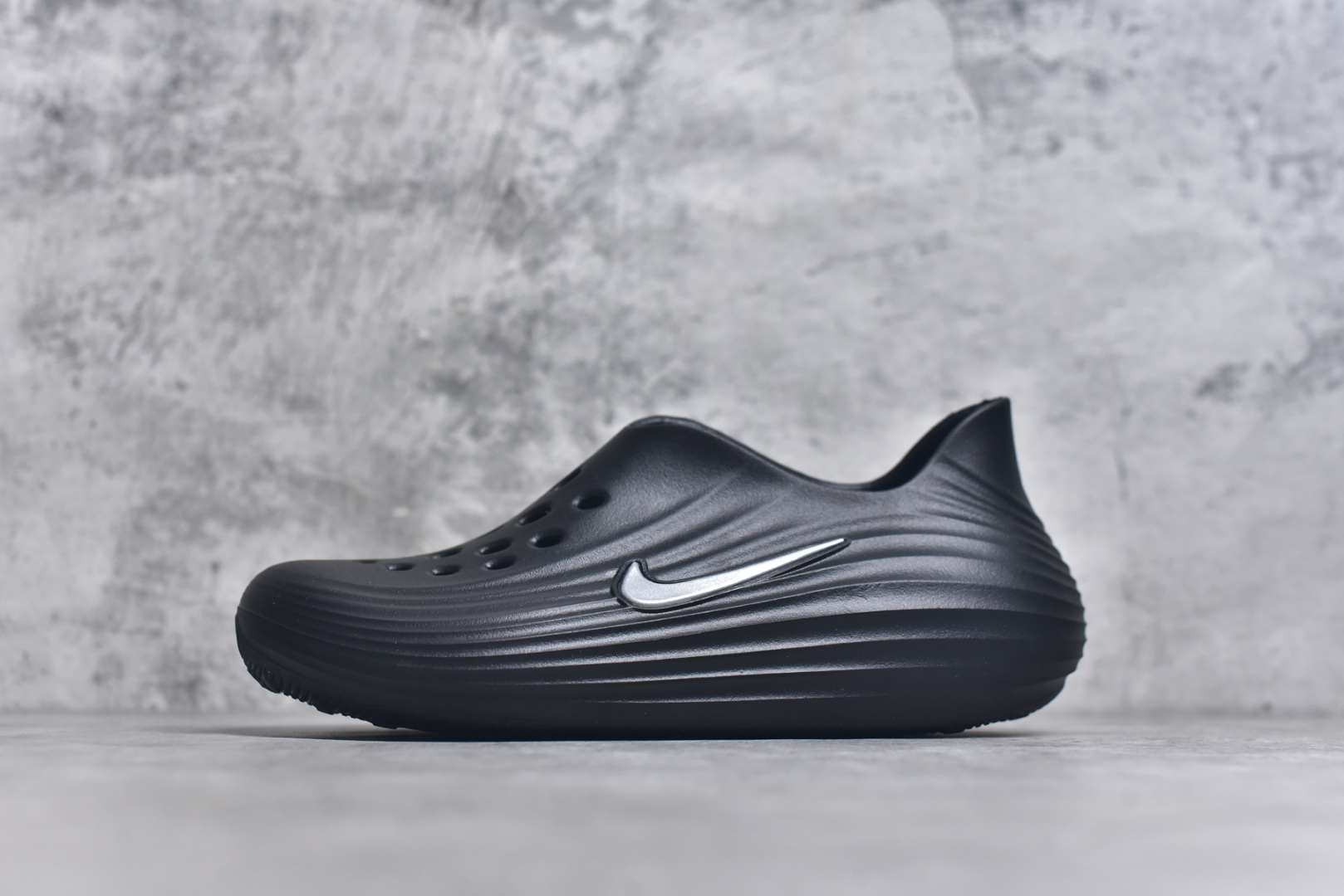 #Nike ReactX Rejuven8 一脚蹬夏日穿搭凉鞋 #采用质感柔软且出众回弹的 ReactX泡绵，缔造非凡舒适的日常穿着体验，助你保持活力。 货号：HV5060 尺码：36 36.5 37.5 38 38.5 39 40 40.5 41 42 42.5 43 44 44.5 45-选品中心