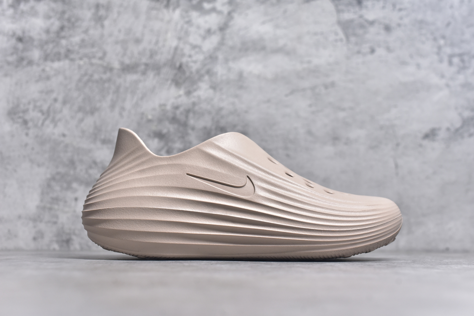 图片[3]-#Nike ReactX Rejuven8 一脚蹬夏日穿搭凉鞋 #采用质感柔软且出众回弹的 ReactX泡绵，缔造非凡舒适的日常穿着体验，助你保持活力。 货号：HV5060 尺码：36 36.5 37.5 38 38.5 39 40 40.5 41 42 42.5 43 44 44.5 45-选品中心