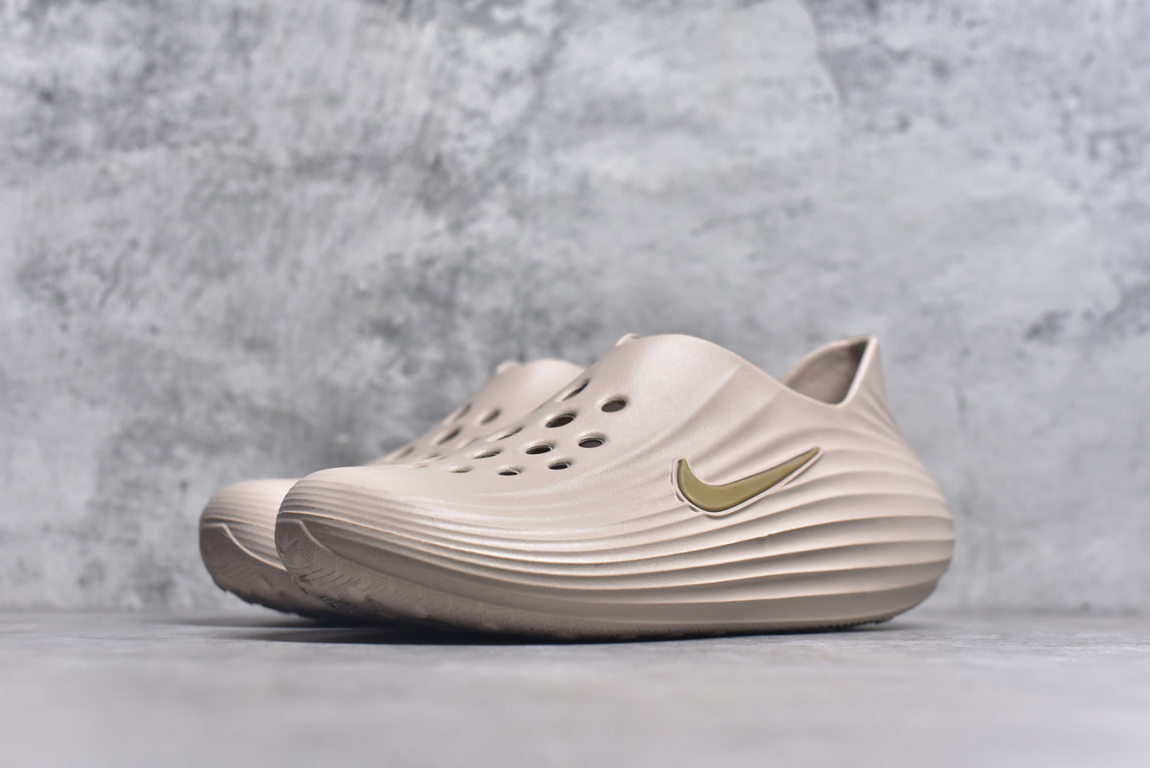 图片[2]-#Nike ReactX Rejuven8 一脚蹬夏日穿搭凉鞋 #采用质感柔软且出众回弹的 ReactX泡绵，缔造非凡舒适的日常穿着体验，助你保持活力。 货号：HV5060 尺码：36 36.5 37.5 38 38.5 39 40 40.5 41 42 42.5 43 44 44.5 45-选品中心