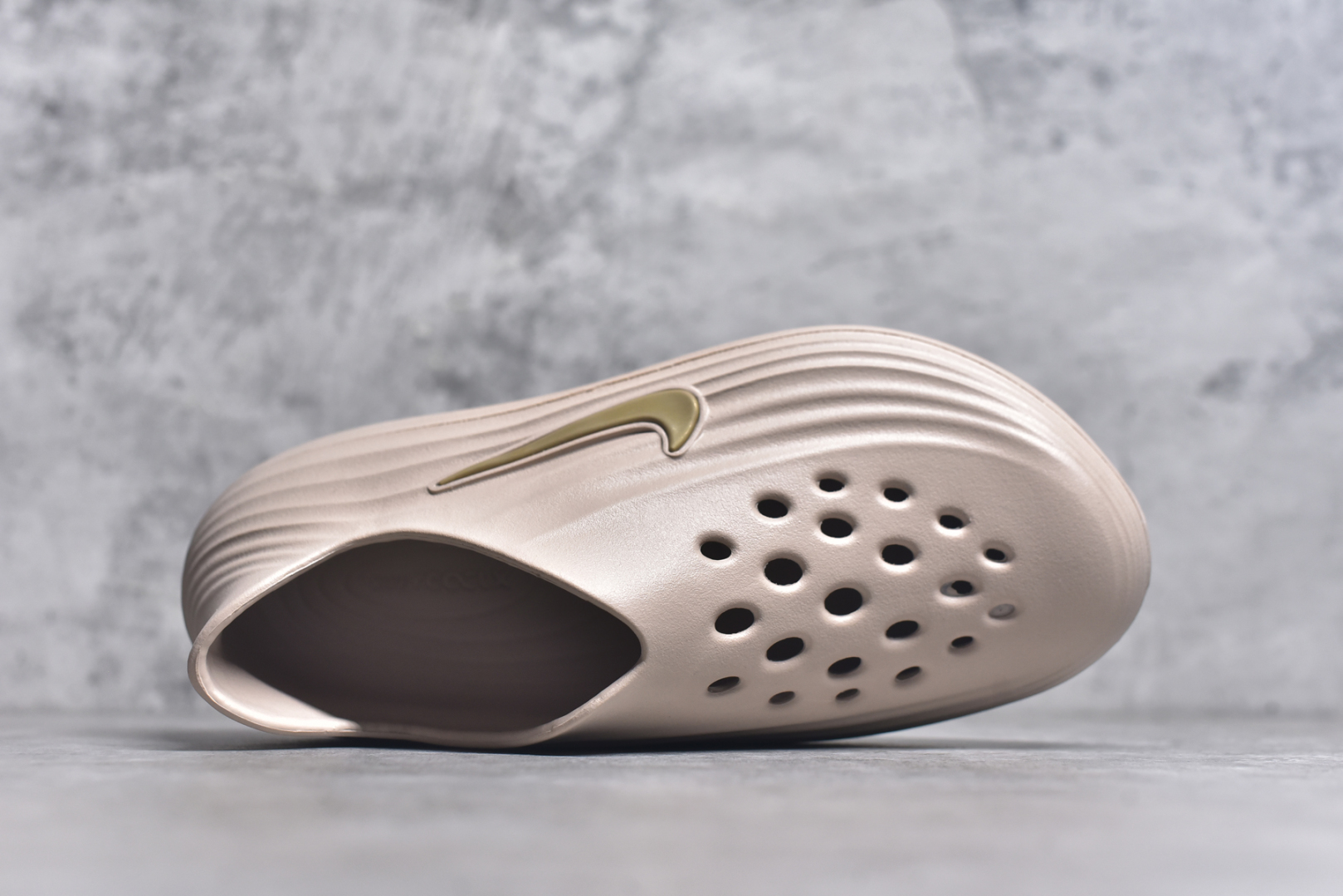图片[4]-#Nike ReactX Rejuven8 一脚蹬夏日穿搭凉鞋 #采用质感柔软且出众回弹的 ReactX泡绵，缔造非凡舒适的日常穿着体验，助你保持活力。 货号：HV5060 尺码：36 36.5 37.5 38 38.5 39 40 40.5 41 42 42.5 43 44 44.5 45-选品中心