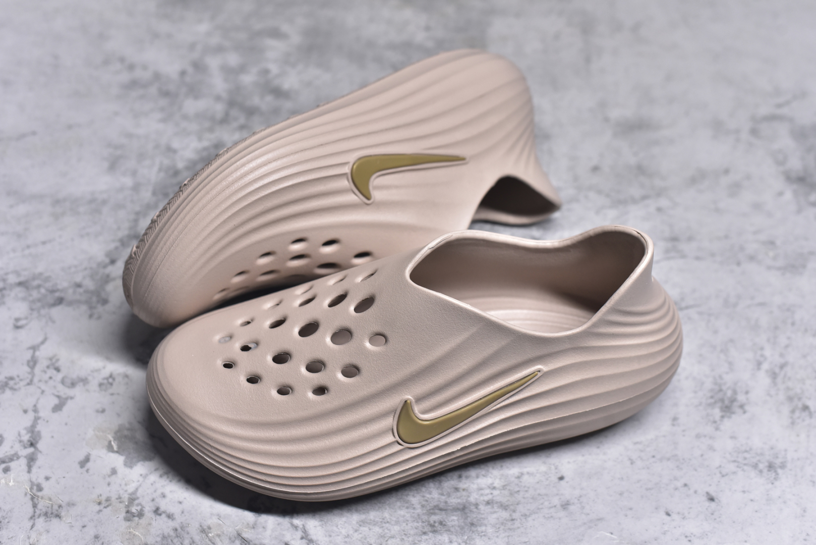 图片[7]-#Nike ReactX Rejuven8 一脚蹬夏日穿搭凉鞋 #采用质感柔软且出众回弹的 ReactX泡绵，缔造非凡舒适的日常穿着体验，助你保持活力。 货号：HV5060 尺码：36 36.5 37.5 38 38.5 39 40 40.5 41 42 42.5 43 44 44.5 45-选品中心