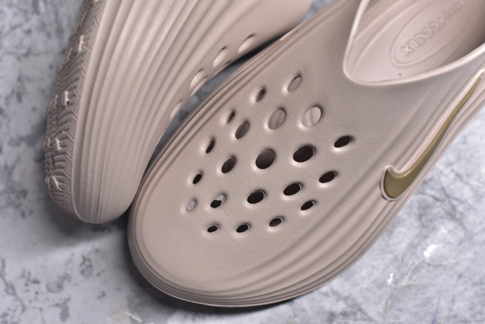 图片[8]-#Nike ReactX Rejuven8 一脚蹬夏日穿搭凉鞋 #采用质感柔软且出众回弹的 ReactX泡绵，缔造非凡舒适的日常穿着体验，助你保持活力。 货号：HV5060 尺码：36 36.5 37.5 38 38.5 39 40 40.5 41 42 42.5 43 44 44.5 45-选品中心