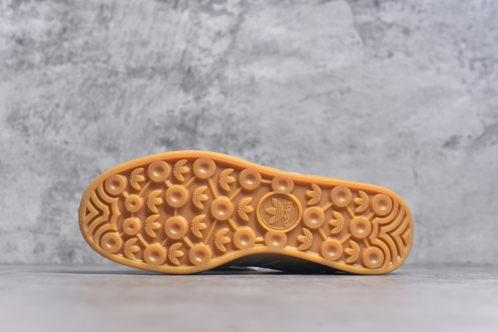 图片[6]-#AD Gazelle Indoor Trainers 羚羊内训系列低帮复古百搭休闲运动德训风板鞋 JR8029 90年代经典的复刻版！自60年代以足球训练鞋面世以来,Gazelle就以其经典设计席卷全球。1991年版本的复刻,再造经典Gazelle。采用皮革打造,搭配浊色细节,让这款经典更加简约。尺码：35.5-45-选品中心