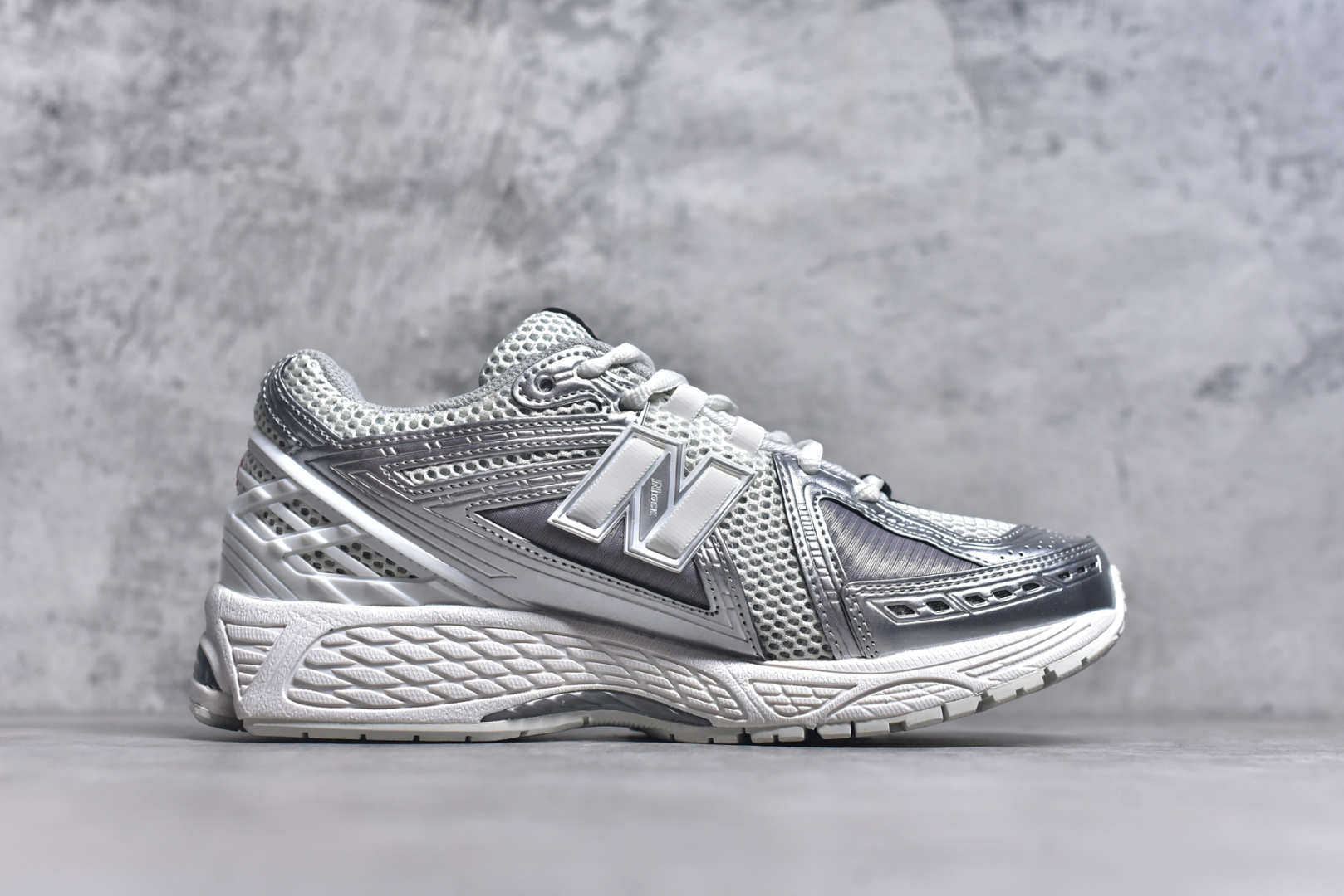 图片[3]-#New Balance M1906RCB 银白 NB新百伦潮流复古织物皮革减震防滑耐磨轻便低帮跑步鞋 原档数据独立私模大底 唯一正确六层组合大底 RB前软后硬 百分百还原原鞋脚感 基于市场现有版本全新升级调整 NB市场最强产物 全网最全配色加持 全套原楦原纸板原厂数据开发 全鞋电脑针车加持 原厂网布 原装进口头层翻毛皮料正确绒感卡色 正确中底拉帮中底网布细节 一比一手工擦旧效果 冲裁组合 匠心打造 耗时两个月开发完成 工艺极其复杂难度可想而知 高端零售专供产物 尺码：36 37 37.5 38 38.5 39.5 40 40.5 41.5 42 42.5 43 44 44.5 45-选品中心