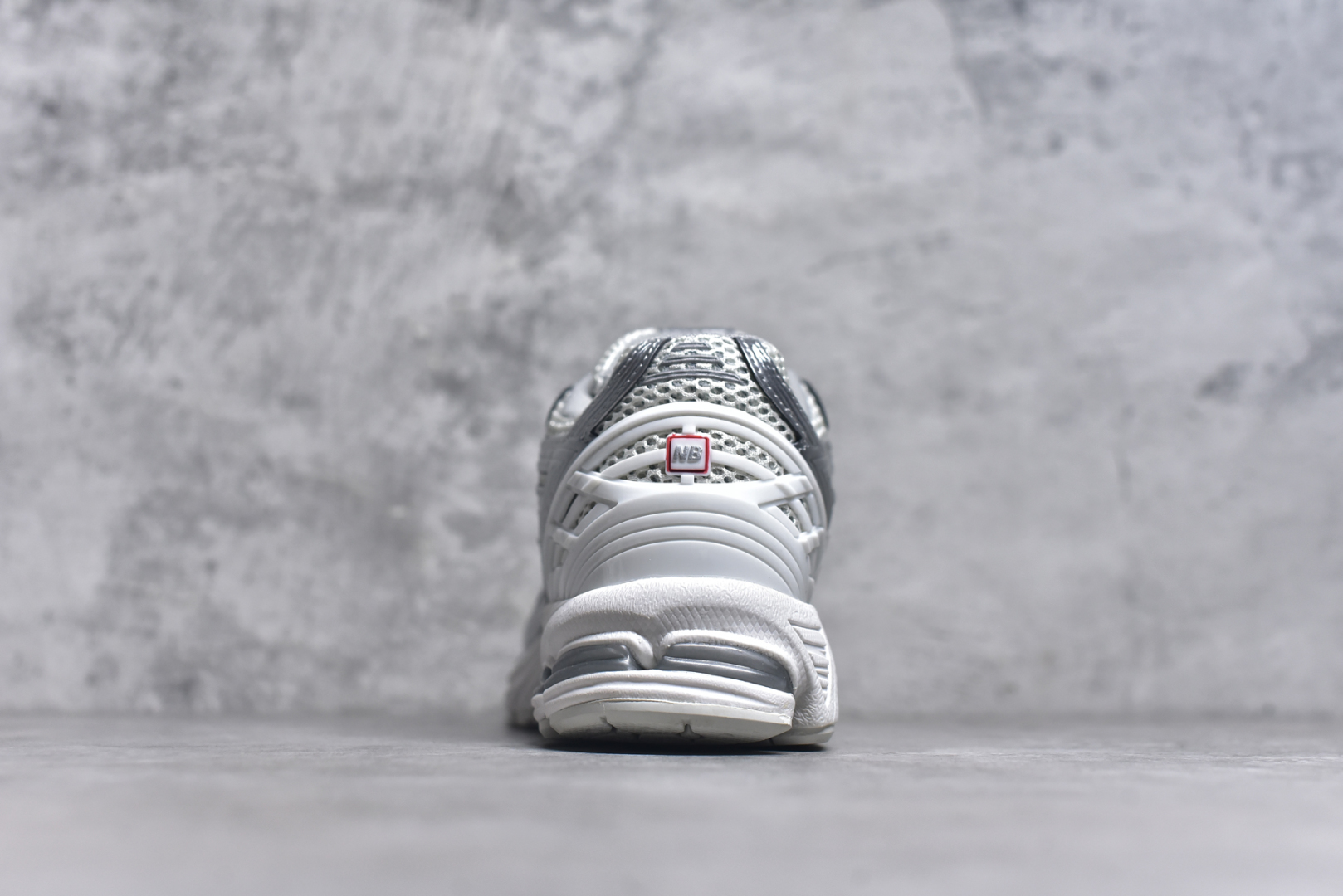 图片[5]-#New Balance M1906RCB 银白 NB新百伦潮流复古织物皮革减震防滑耐磨轻便低帮跑步鞋 原档数据独立私模大底 唯一正确六层组合大底 RB前软后硬 百分百还原原鞋脚感 基于市场现有版本全新升级调整 NB市场最强产物 全网最全配色加持 全套原楦原纸板原厂数据开发 全鞋电脑针车加持 原厂网布 原装进口头层翻毛皮料正确绒感卡色 正确中底拉帮中底网布细节 一比一手工擦旧效果 冲裁组合 匠心打造 耗时两个月开发完成 工艺极其复杂难度可想而知 高端零售专供产物 尺码：36 37 37.5 38 38.5 39.5 40 40.5 41.5 42 42.5 43 44 44.5 45-选品中心