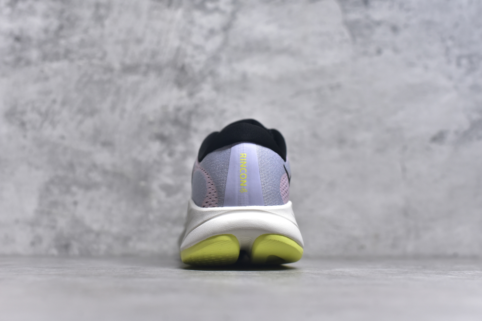 图片[5]-#HOKA ONE ONE RINCON 4 舒适防滑耐磨低帮休闲跑步鞋 Rincon 4 是一款日常训练用的跑步鞋，踩上去的感觉很结实。它适合中短距离跑步，但如果您习惯于稍硬的感觉，也可以用于长距离跑步。但它的速度不够快，不能作为速度训练鞋，也不够柔软，不能作为恢复训练鞋，日常里程跑才是它的优势所在。如果您想尝试 Hoka 跑鞋，又想享受极具竞争力的价格，那就试试这款鞋吧。尺码：36 36.5 37.5 38 38.5 39 40 40.5 41 42 42.5 43 44 44.5 45-选品中心