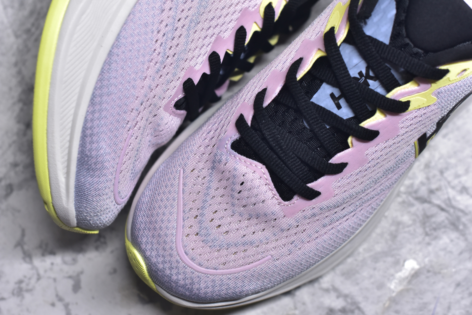 图片[8]-#HOKA ONE ONE RINCON 4 舒适防滑耐磨低帮休闲跑步鞋 Rincon 4 是一款日常训练用的跑步鞋，踩上去的感觉很结实。它适合中短距离跑步，但如果您习惯于稍硬的感觉，也可以用于长距离跑步。但它的速度不够快，不能作为速度训练鞋，也不够柔软，不能作为恢复训练鞋，日常里程跑才是它的优势所在。如果您想尝试 Hoka 跑鞋，又想享受极具竞争力的价格，那就试试这款鞋吧。尺码：36 36.5 37.5 38 38.5 39 40 40.5 41 42 42.5 43 44 44.5 45-选品中心