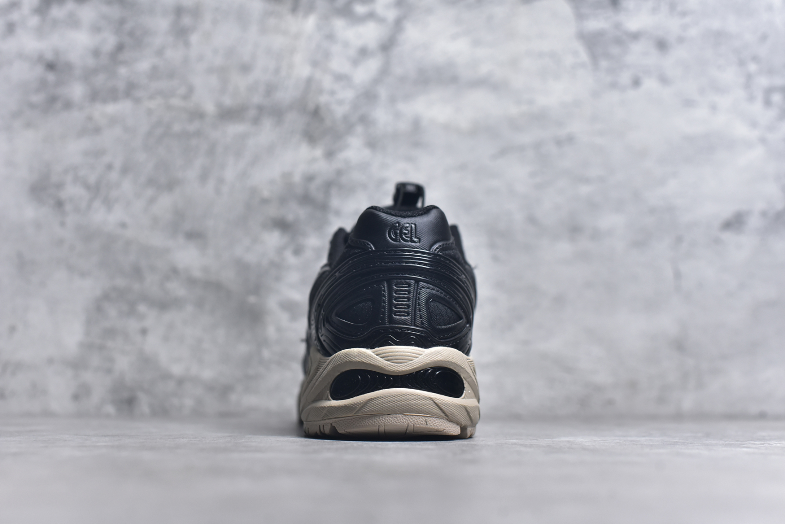 图片[5]-#ASICS Gel-Kahana TR V4 亚瑟士机能户外风系列低帮轻量缓震休闲运动跑步鞋 身处城市的喧嚣，内心的想象却永不停歇，Z世代处于现实的繁忙中始终想象着生活的另一种可能和对未知的展望。想象并非背离现实，而是对自我最真实的期待。为鼓励新世代青年唤起对自我的正向的想象，并展开积极的行动，ASICS亚瑟士于2024释出全新主题——唤想自定义。率先推出鞋款GEL-KAHANA TR V4，将出色的城市潮流与户外机能融为一体，实现无界想象与唤回真实自我的完美连结。于城市绽放姿态，唤想自定义。GEL-KAHANA TR V4融合了极具户外型格的设计细节。鞋款大底与中底采用了AHAR耐磨橡胶与GEL缓震胶技术，拥有良好的抓地力与舒适的穿着体验。鞋底所使用的一体化TPU稳定片，为更好地贴合GEL-KAHANA TR V4而全新开模再造，能有效防止脚部过度扭转与侧翻，在提供优秀稳定性的同时，进一步增强了鞋款的机能设计美学。快速系带系统在方便穿戴的同时，为户外运动提供了更优的防护。 GEL-KAHANA TR V4为日常穿着提供稳定、舒适的支撑，鼓励每个人在城市空间中的大胆探索，追寻无拘束的旷野之梦。尺码：36 37 37.5 38 39 39.5 40.5 41.5 42 42.5 43.5 44 44.5 45-选品中心