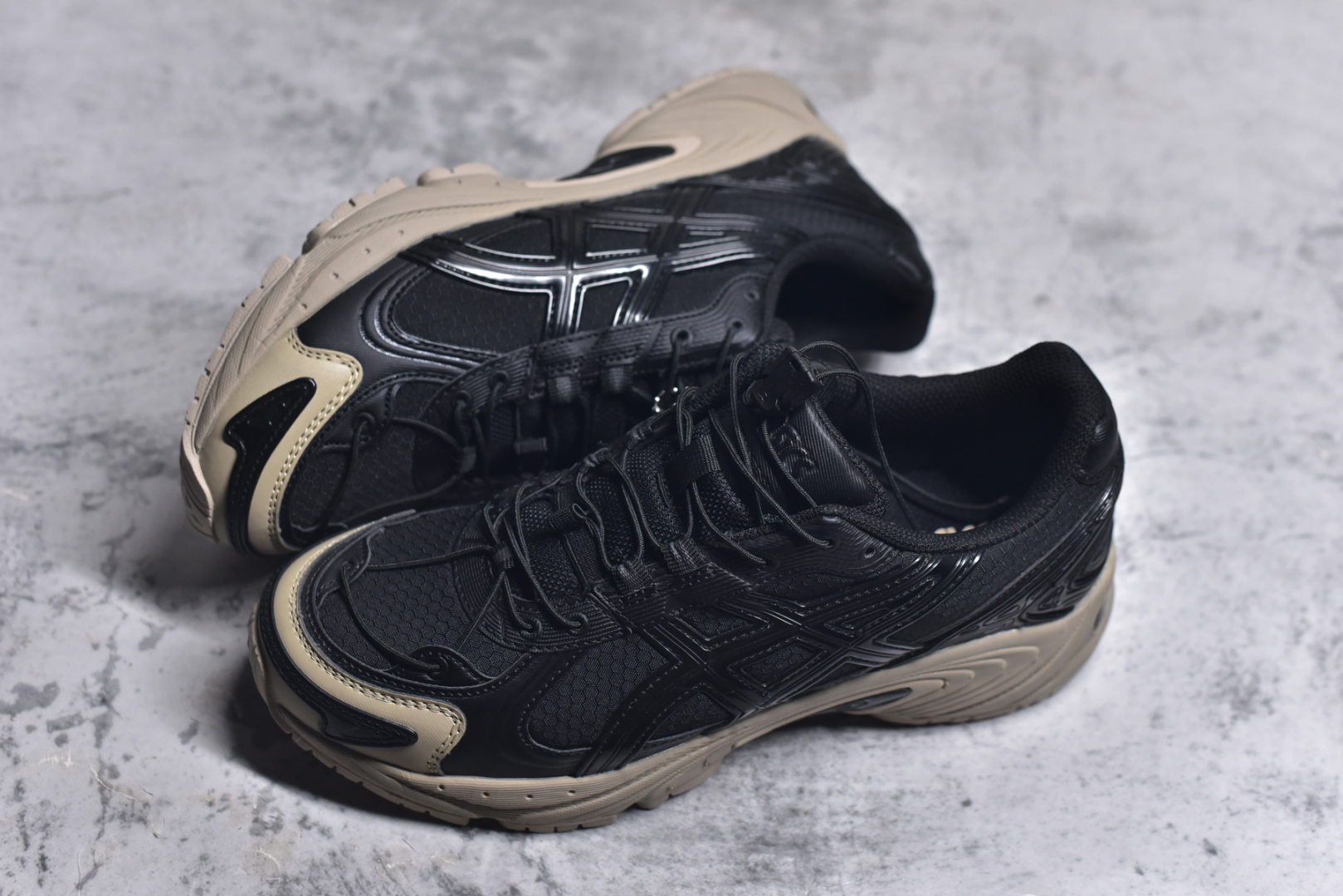 图片[7]-#ASICS Gel-Kahana TR V4 亚瑟士机能户外风系列低帮轻量缓震休闲运动跑步鞋 身处城市的喧嚣，内心的想象却永不停歇，Z世代处于现实的繁忙中始终想象着生活的另一种可能和对未知的展望。想象并非背离现实，而是对自我最真实的期待。为鼓励新世代青年唤起对自我的正向的想象，并展开积极的行动，ASICS亚瑟士于2024释出全新主题——唤想自定义。率先推出鞋款GEL-KAHANA TR V4，将出色的城市潮流与户外机能融为一体，实现无界想象与唤回真实自我的完美连结。于城市绽放姿态，唤想自定义。GEL-KAHANA TR V4融合了极具户外型格的设计细节。鞋款大底与中底采用了AHAR耐磨橡胶与GEL缓震胶技术，拥有良好的抓地力与舒适的穿着体验。鞋底所使用的一体化TPU稳定片，为更好地贴合GEL-KAHANA TR V4而全新开模再造，能有效防止脚部过度扭转与侧翻，在提供优秀稳定性的同时，进一步增强了鞋款的机能设计美学。快速系带系统在方便穿戴的同时，为户外运动提供了更优的防护。 GEL-KAHANA TR V4为日常穿着提供稳定、舒适的支撑，鼓励每个人在城市空间中的大胆探索，追寻无拘束的旷野之梦。尺码：36 37 37.5 38 39 39.5 40.5 41.5 42 42.5 43.5 44 44.5 45-选品中心