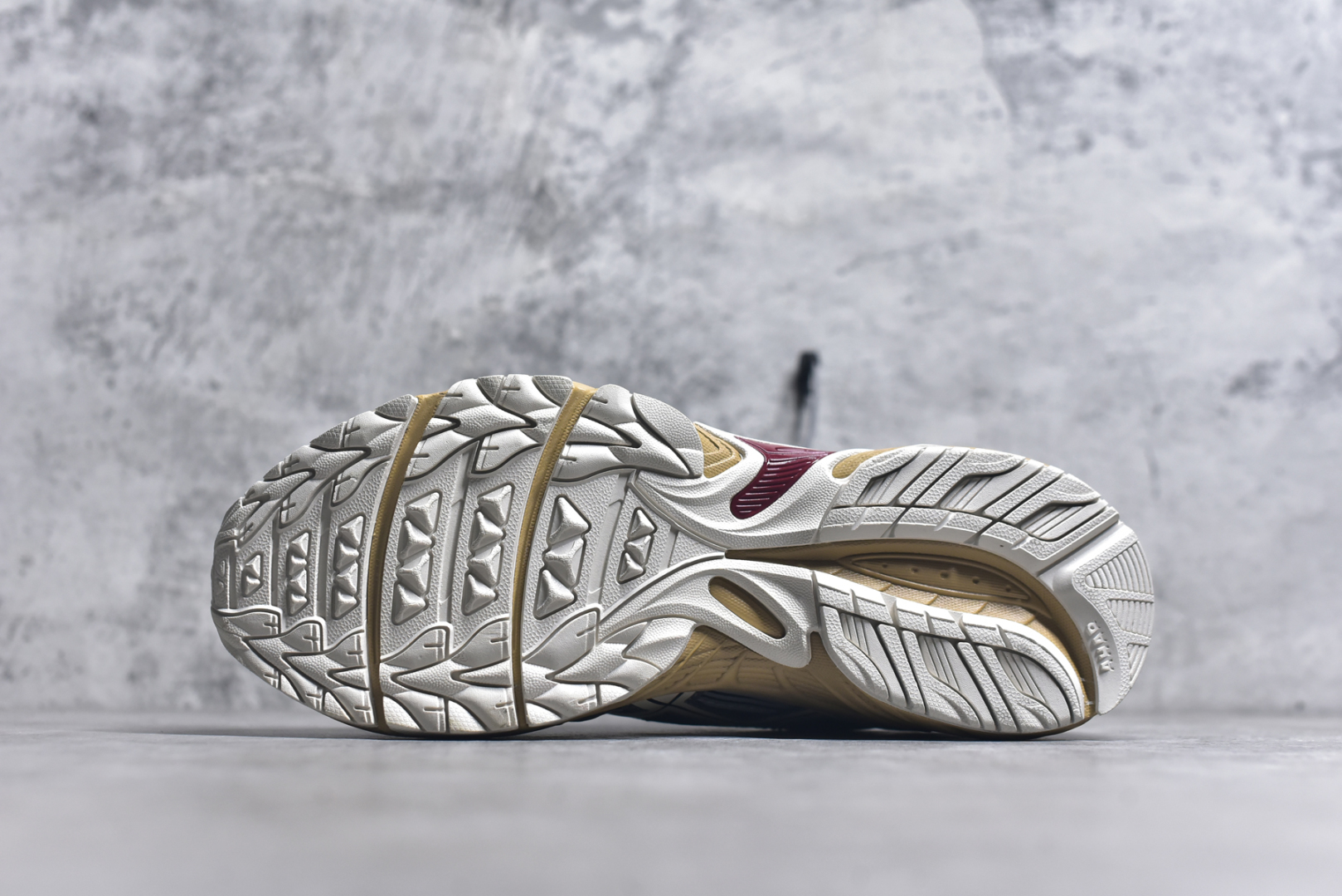 图片[6]-#ASICS Gel-Kahana TR V4 亚瑟士机能户外风系列低帮轻量缓震休闲运动跑步鞋 身处城市的喧嚣，内心的想象却永不停歇，Z世代处于现实的繁忙中始终想象着生活的另一种可能和对未知的展望。想象并非背离现实，而是对自我最真实的期待。为鼓励新世代青年唤起对自我的正向的想象，并展开积极的行动，ASICS亚瑟士于2024释出全新主题——唤想自定义。率先推出鞋款GEL-KAHANA TR V4，将出色的城市潮流与户外机能融为一体，实现无界想象与唤回真实自我的完美连结。于城市绽放姿态，唤想自定义。GEL-KAHANA TR V4融合了极具户外型格的设计细节。鞋款大底与中底采用了AHAR耐磨橡胶与GEL缓震胶技术，拥有良好的抓地力与舒适的穿着体验。鞋底所使用的一体化TPU稳定片，为更好地贴合GEL-KAHANA TR V4而全新开模再造，能有效防止脚部过度扭转与侧翻，在提供优秀稳定性的同时，进一步增强了鞋款的机能设计美学。快速系带系统在方便穿戴的同时，为户外运动提供了更优的防护。 GEL-KAHANA TR V4为日常穿着提供稳定、舒适的支撑，鼓励每个人在城市空间中的大胆探索，追寻无拘束的旷野之梦。尺码：36 37 37.5 38 39 39.5 40.5 41.5 42 42.5 43.5 44 44.5 45-选品中心