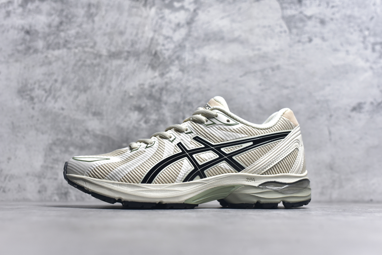 #Asics Gel-Flux 4 CN 亚瑟士时尚运动织物合成革减震透气低帮训练跑步鞋 全球知名运动品牌ASICS亚瑟士推出全新Gel-Flux CN是亚瑟士的一款缓冲跑鞋，其设计重在回弹性和舒适性，特殊的多重缓震结构，让鞋子充分吸收运动时的冲力，并提供优秀的回弹效果。尺码：36 37 37.5 38 39 40 40.5 41.5 42 42.5 43.5 44 44.5 45-选品中心