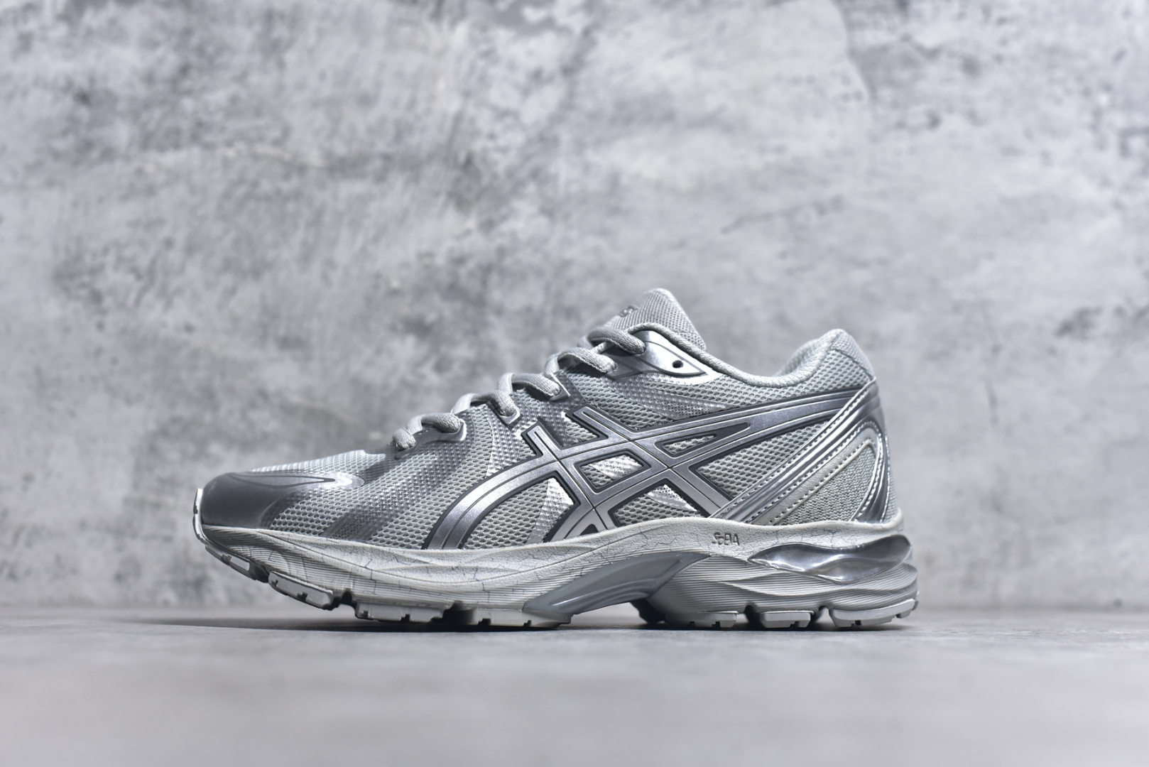 #Asics Gel-Flux 4 CN 亚瑟士时尚运动织物合成革减震透气低帮训练跑步鞋 全球知名运动品牌ASICS亚瑟士推出全新Gel-Flux CN是亚瑟士的一款缓冲跑鞋，其设计重在回弹性和舒适性，特殊的多重缓震结构，让鞋子充分吸收运动时的冲力，并提供优秀的回弹效果。尺码：36 37 37.5 38 39 40 40.5 41.5 42 42.5 43.5 44 44.5 45-选品中心
