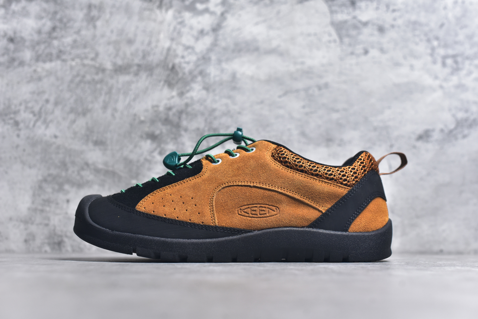 #Keen Jasper Rocks SP 美国人气户外品牌-科恩贾斯珀都市系列复古低帮系带户外风露营徒步登山运动训练鞋 原楦型开发纸版 采用固色翻毛皮鞋面材质 内嵌高密度EVA发泡缓震脚垫 外置一体式包裹防滑防剐蹭耐磨橡胶大底 向经典的90年代致敬 山系神级鞋履 尺码：35 36 37 38 39 40 41 42 43 44 45-选品中心