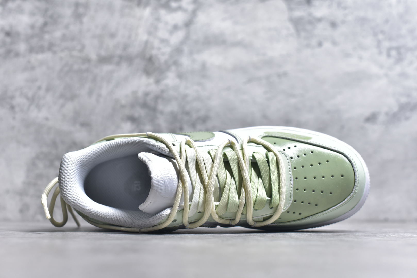 图片[4]-#Nike Air Force 1\’07 Low \”Green Love\” 520系列限定 小绿爱心 空军一号低帮休闲板鞋 DH2920-111 #在充满浪漫氛围的520，小绿爱心宛如一抹清新而特别的存在。它打破常规，以生机勃勃的绿色为主色调，象征着爱情的鲜活与持久。小绿爱心，是对传统甜蜜的创新诠释 尺码：36 36.5 37.5 38 38.5 39 40 40.5 41 42 42.5 43 44 44.5 45 9.D4-选品中心