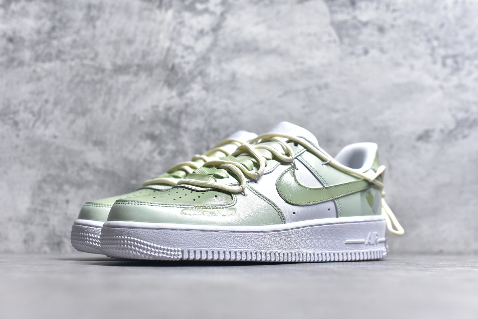 图片[2]-#Nike Air Force 1\’07 Low \”Green Love\” 520系列限定 小绿爱心 空军一号低帮休闲板鞋 DH2920-111 #在充满浪漫氛围的520，小绿爱心宛如一抹清新而特别的存在。它打破常规，以生机勃勃的绿色为主色调，象征着爱情的鲜活与持久。小绿爱心，是对传统甜蜜的创新诠释 尺码：36 36.5 37.5 38 38.5 39 40 40.5 41 42 42.5 43 44 44.5 45 9.D4-选品中心
