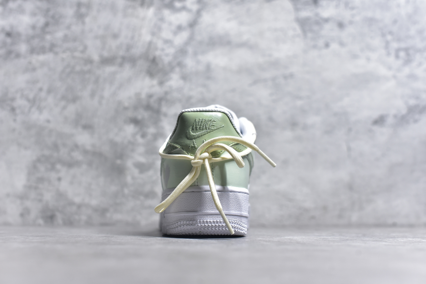 图片[5]-#Nike Air Force 1\’07 Low \”Green Love\” 520系列限定 小绿爱心 空军一号低帮休闲板鞋 DH2920-111 #在充满浪漫氛围的520，小绿爱心宛如一抹清新而特别的存在。它打破常规，以生机勃勃的绿色为主色调，象征着爱情的鲜活与持久。小绿爱心，是对传统甜蜜的创新诠释 尺码：36 36.5 37.5 38 38.5 39 40 40.5 41 42 42.5 43 44 44.5 45 9.D4-选品中心