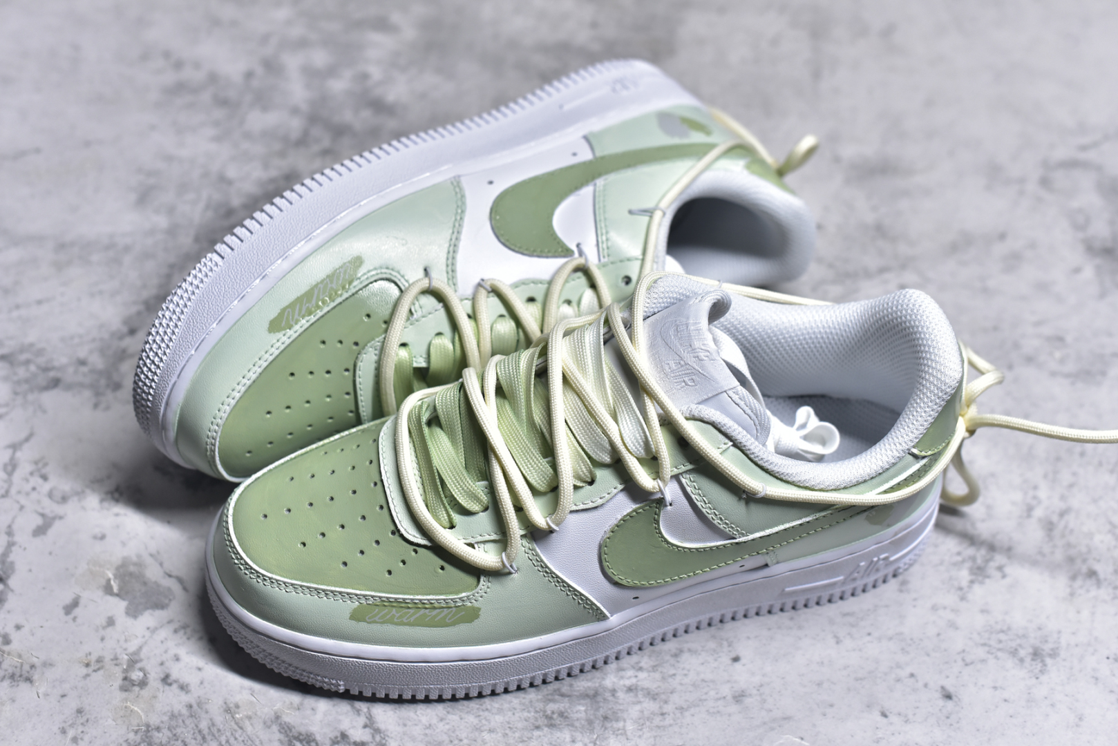图片[7]-#Nike Air Force 1\’07 Low \”Green Love\” 520系列限定 小绿爱心 空军一号低帮休闲板鞋 DH2920-111 #在充满浪漫氛围的520，小绿爱心宛如一抹清新而特别的存在。它打破常规，以生机勃勃的绿色为主色调，象征着爱情的鲜活与持久。小绿爱心，是对传统甜蜜的创新诠释 尺码：36 36.5 37.5 38 38.5 39 40 40.5 41 42 42.5 43 44 44.5 45 9.D4-选品中心