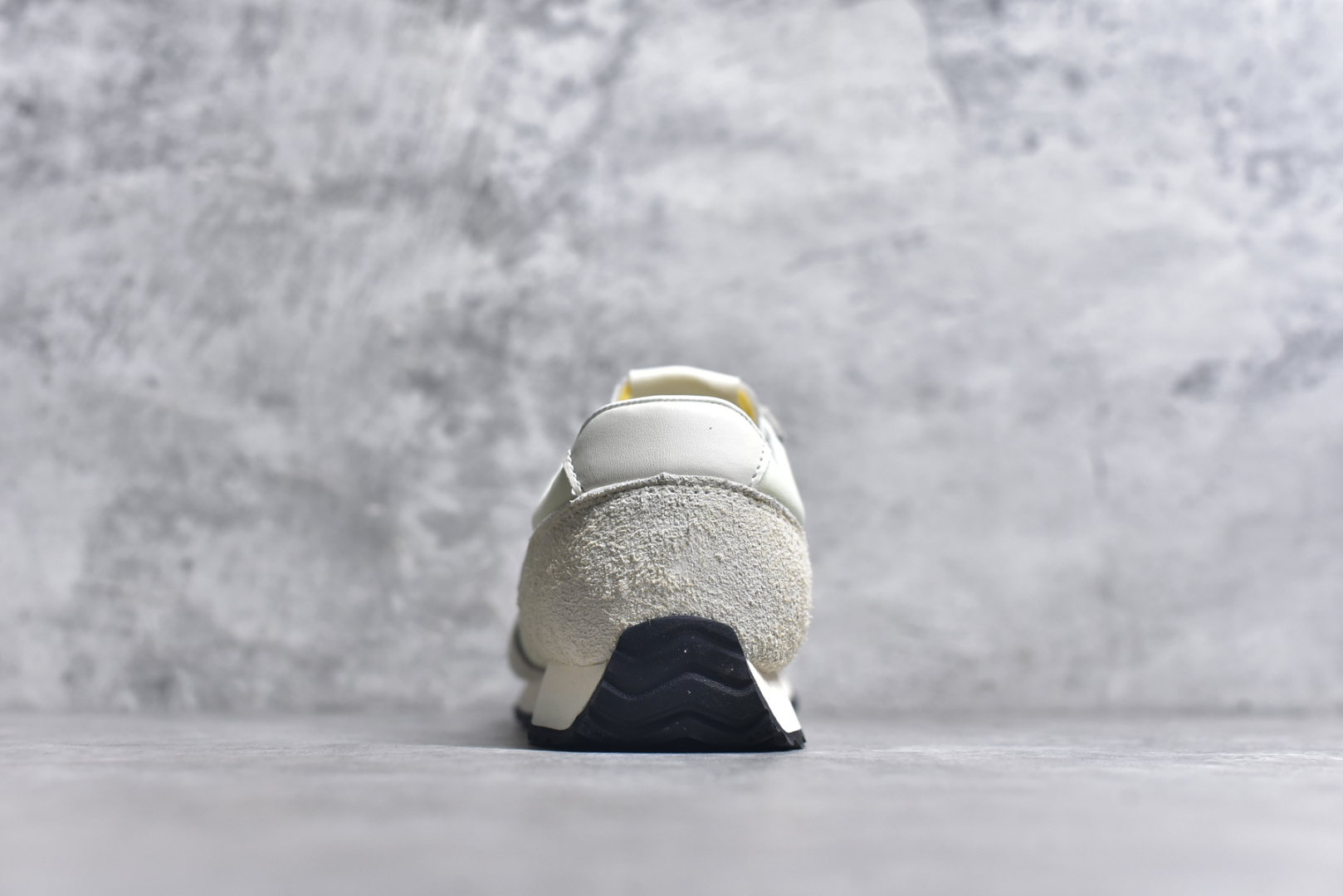 图片[5]-#New Balance NB 471 系列 鞋款特别附赠两双带有品牌标识的限定配色鞋带，在色彩的变换间激发更多造型灵感 New Balance 471鞋款的诞生，不仅承载着New Balance对复古薄底跑鞋的创意诠释，更延续了品牌对经典设计的传承与致敬。 货号： U471AM 尺码：36-45-选品中心