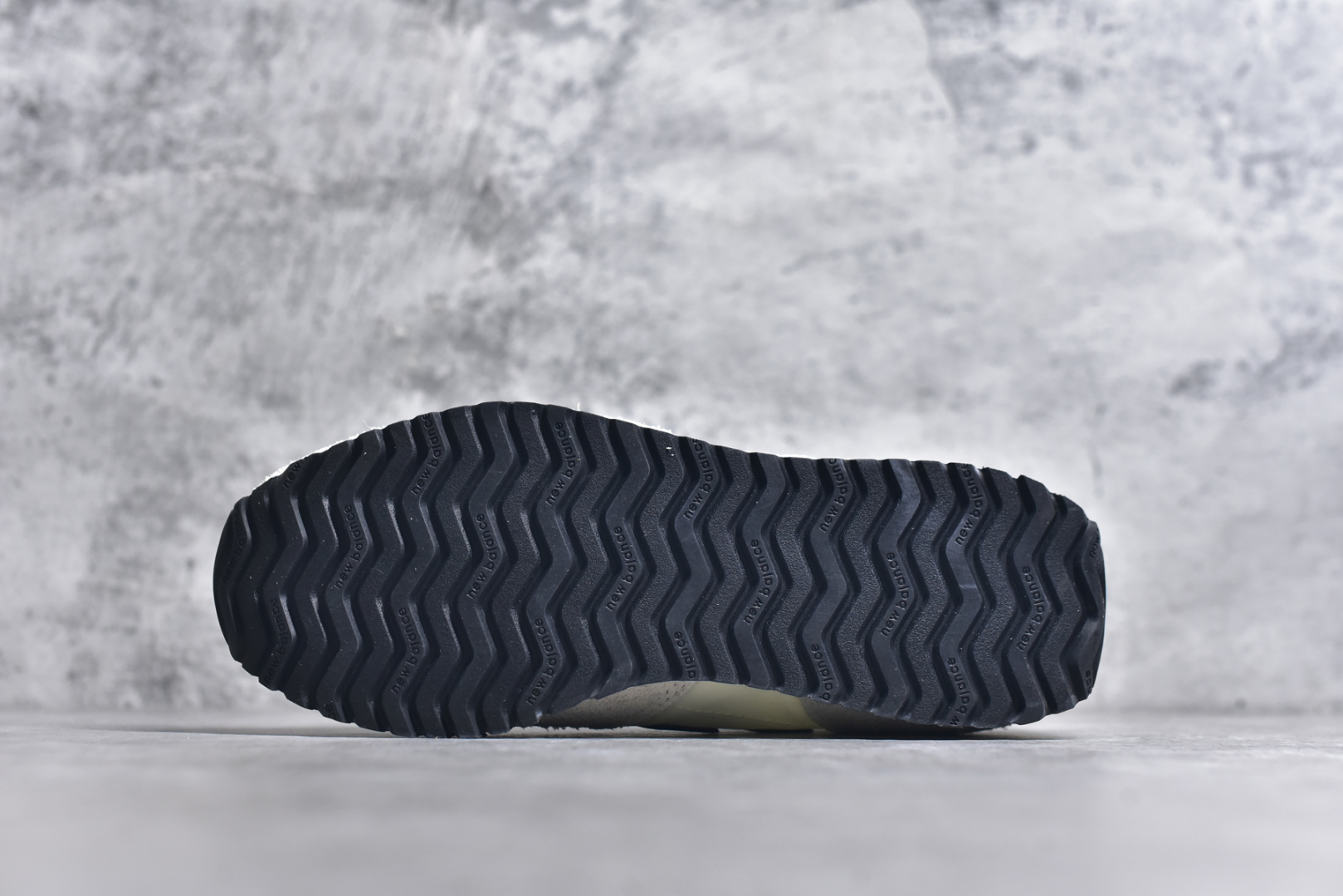 图片[6]-#New Balance NB 471 系列 鞋款特别附赠两双带有品牌标识的限定配色鞋带，在色彩的变换间激发更多造型灵感 New Balance 471鞋款的诞生，不仅承载着New Balance对复古薄底跑鞋的创意诠释，更延续了品牌对经典设计的传承与致敬。 货号： U471AM 尺码：36-45-选品中心