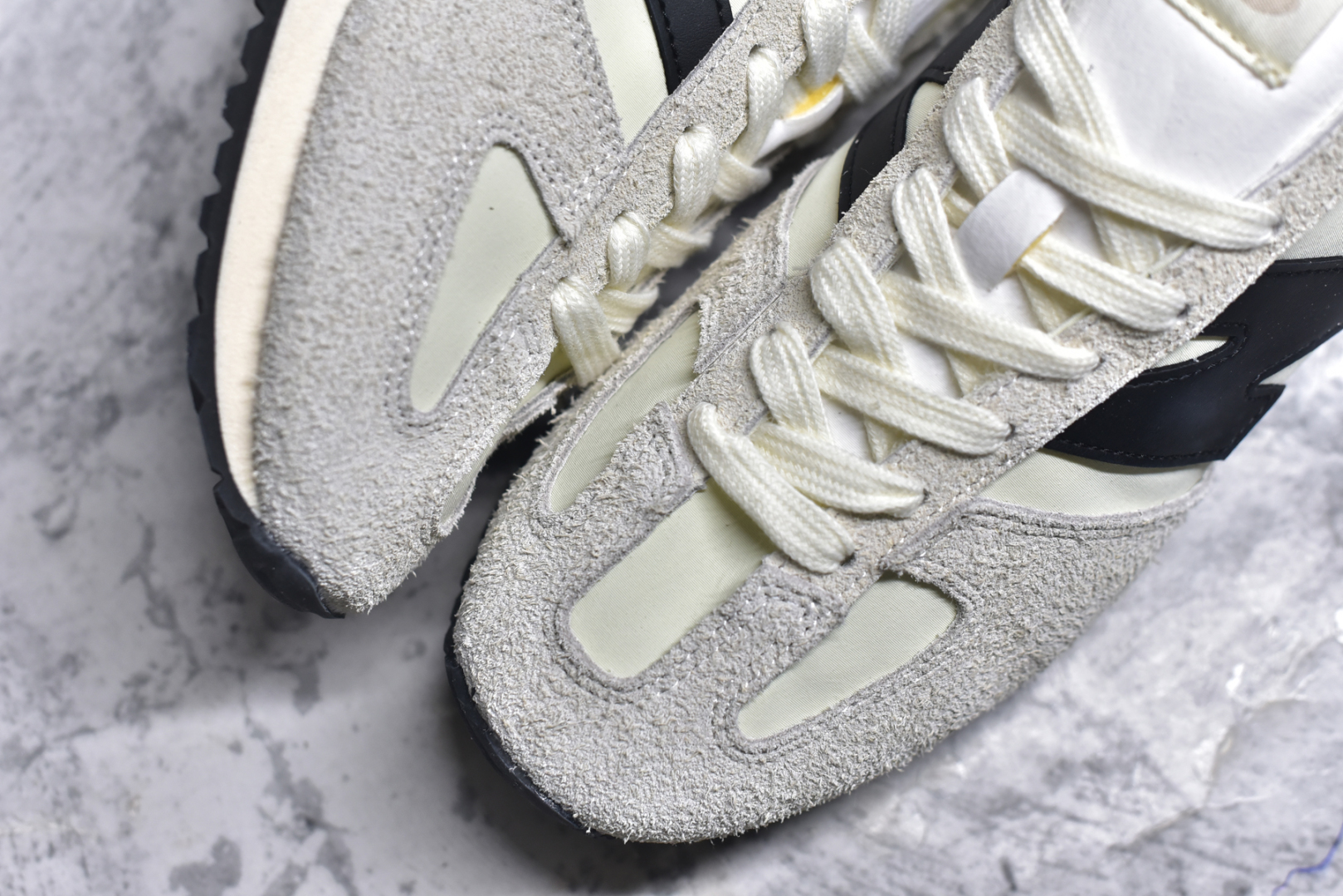 图片[8]-#New Balance NB 471 系列 鞋款特别附赠两双带有品牌标识的限定配色鞋带，在色彩的变换间激发更多造型灵感 New Balance 471鞋款的诞生，不仅承载着New Balance对复古薄底跑鞋的创意诠释，更延续了品牌对经典设计的传承与致敬。 货号： U471AM 尺码：36-45-选品中心