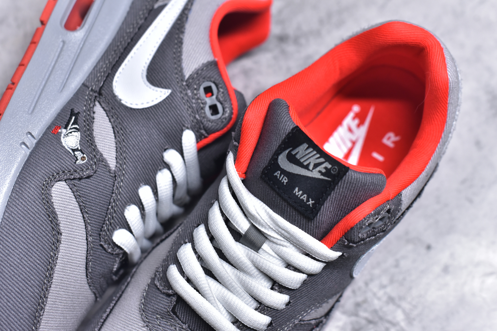 图片[9]-#NK Air Max 1 初代复古气垫慢跑鞋 BV1977-011 由Tinker Hatfeld和Mark Parker在1987年设计 灵感来自于巴黎蓬皮杜中心 在参观了蓬皮杜中心之后提出了Air Max的标志性开窗可视气垫的理念 并将其实际开发成功 是NK史上第一双可视气垫跑鞋 凭借着Air Max气垫带来的舒适脚感和鞋面面料上的不断精进才使得Air Max 1在现如今都是复古慢跑鞋的首选 深厚的历史渊源 独特的流线形设计 极为复古的外观使得它深受鞋迷的喜爱 尺码：36 36.5 37.5 38 38.5 39 40 40.5 41 42 42.5 43 44 44.5 45 46 47.5-选品中心