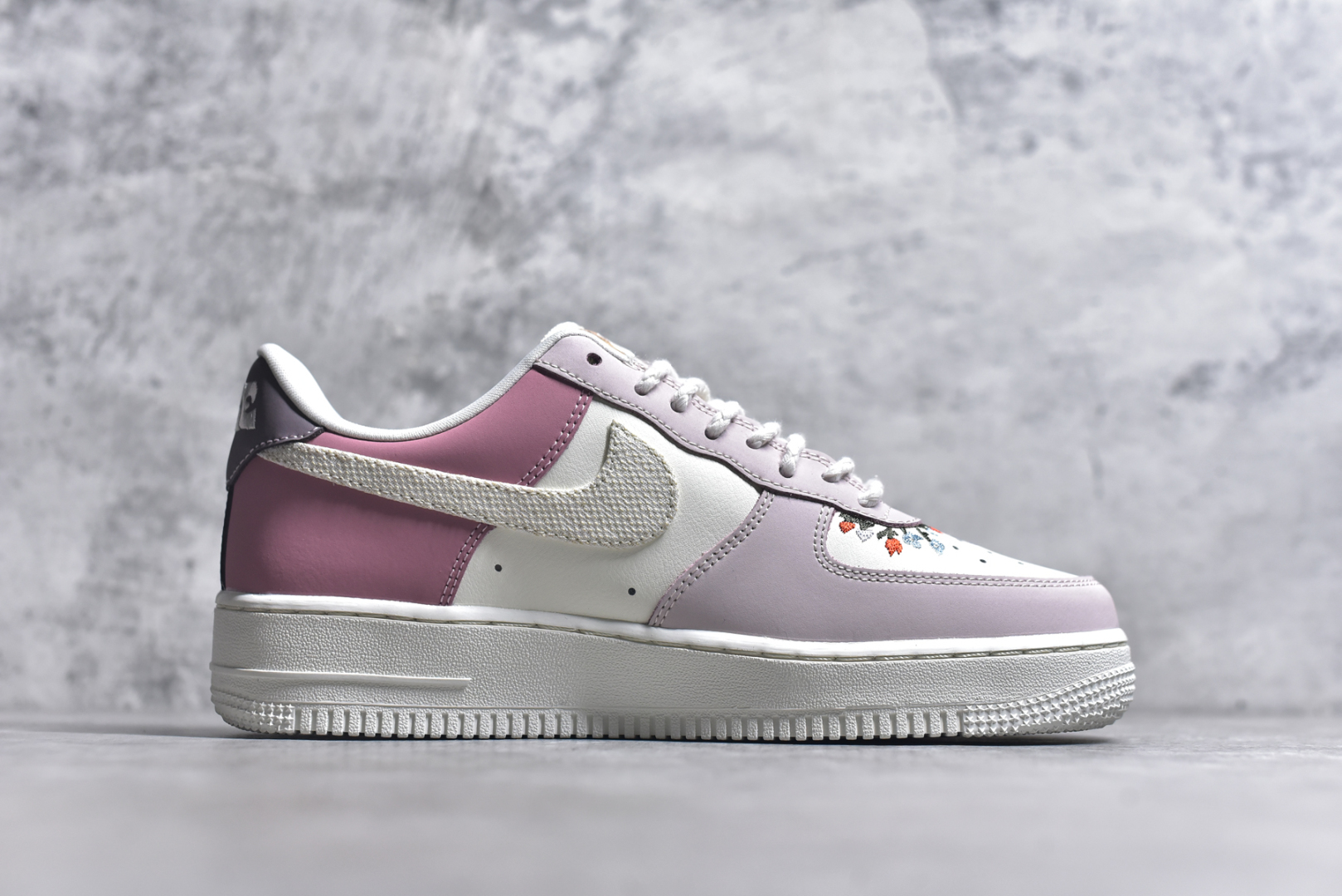 图片[3]-#耐克Nike Air Force 1 Low 空军一号低帮百搭休闲运动板鞋 柔软、弹性十足的缓震性能和出色的中底设计，横跨复古与现代的外型结合，造就出风靡全球三十多年的Force 1，直到今天还深受青睐 尺码：35-42 货号：IB8874-111-选品中心