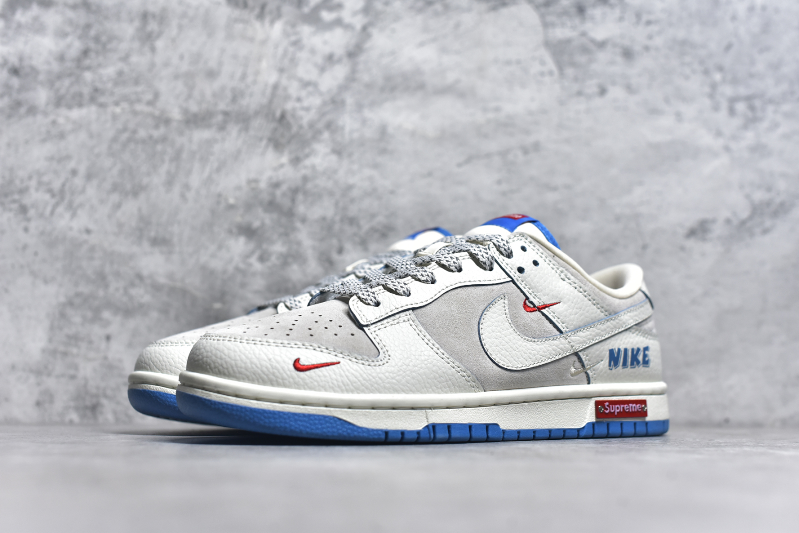 图片[2]-#Nike SB Dunk Low 联名三勾 奶白蓝底配色 周年高端定制 低帮休闲板鞋 SC9207-411 #定制鞋盒 大厂纯原品质出货 超高清洁度 皮料切割干净无任何毛边 细节完美 尺码：36 36.5 37.5 38 36.5 39 40 40.5 41 42 42.5 43 44 44.5 45 9.E5-选品中心
