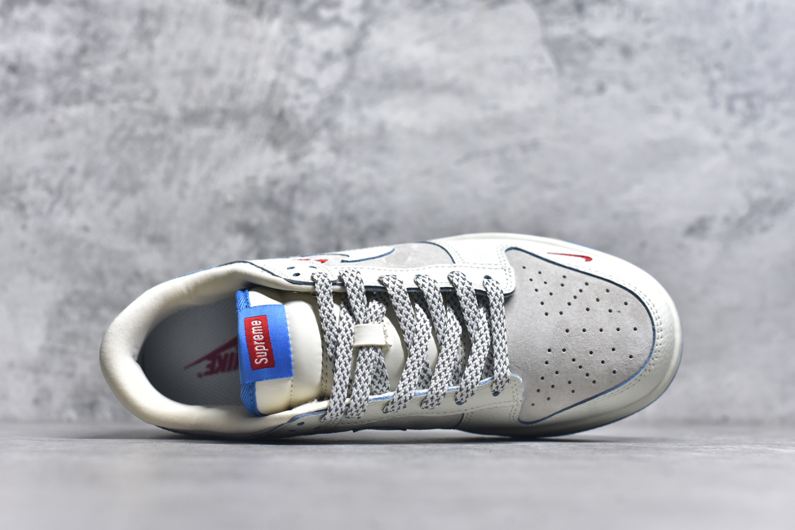 图片[4]-#Nike SB Dunk Low 联名三勾 奶白蓝底配色 周年高端定制 低帮休闲板鞋 SC9207-411 #定制鞋盒 大厂纯原品质出货 超高清洁度 皮料切割干净无任何毛边 细节完美 尺码：36 36.5 37.5 38 36.5 39 40 40.5 41 42 42.5 43 44 44.5 45 9.E5-选品中心