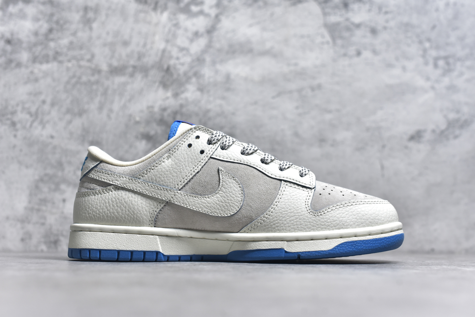 图片[3]-#Nike SB Dunk Low 联名三勾 奶白蓝底配色 周年高端定制 低帮休闲板鞋 SC9207-411 #定制鞋盒 大厂纯原品质出货 超高清洁度 皮料切割干净无任何毛边 细节完美 尺码：36 36.5 37.5 38 36.5 39 40 40.5 41 42 42.5 43 44 44.5 45 9.E5-选品中心