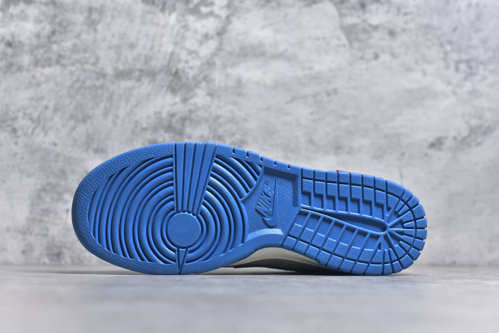 图片[6]-#Nike SB Dunk Low 联名三勾 奶白蓝底配色 周年高端定制 低帮休闲板鞋 SC9207-411 #定制鞋盒 大厂纯原品质出货 超高清洁度 皮料切割干净无任何毛边 细节完美 尺码：36 36.5 37.5 38 36.5 39 40 40.5 41 42 42.5 43 44 44.5 45 9.E5-选品中心