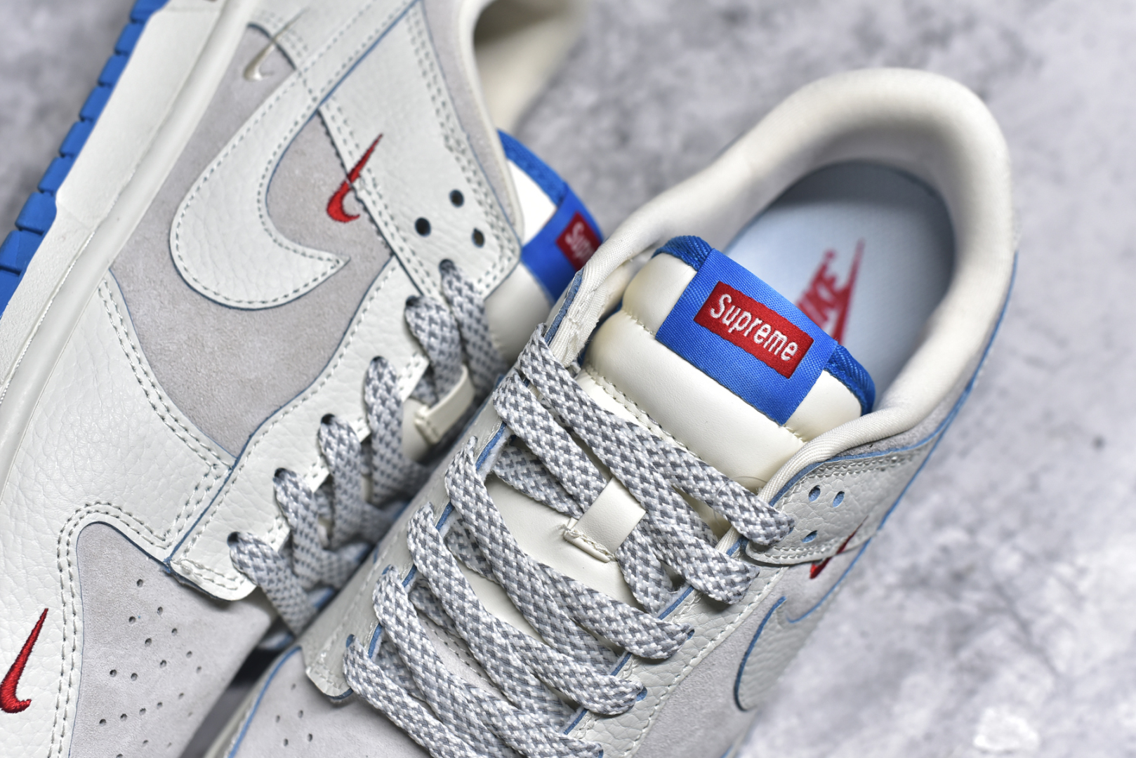 图片[9]-#Nike SB Dunk Low 联名三勾 奶白蓝底配色 周年高端定制 低帮休闲板鞋 SC9207-411 #定制鞋盒 大厂纯原品质出货 超高清洁度 皮料切割干净无任何毛边 细节完美 尺码：36 36.5 37.5 38 36.5 39 40 40.5 41 42 42.5 43 44 44.5 45 9.E5-选品中心