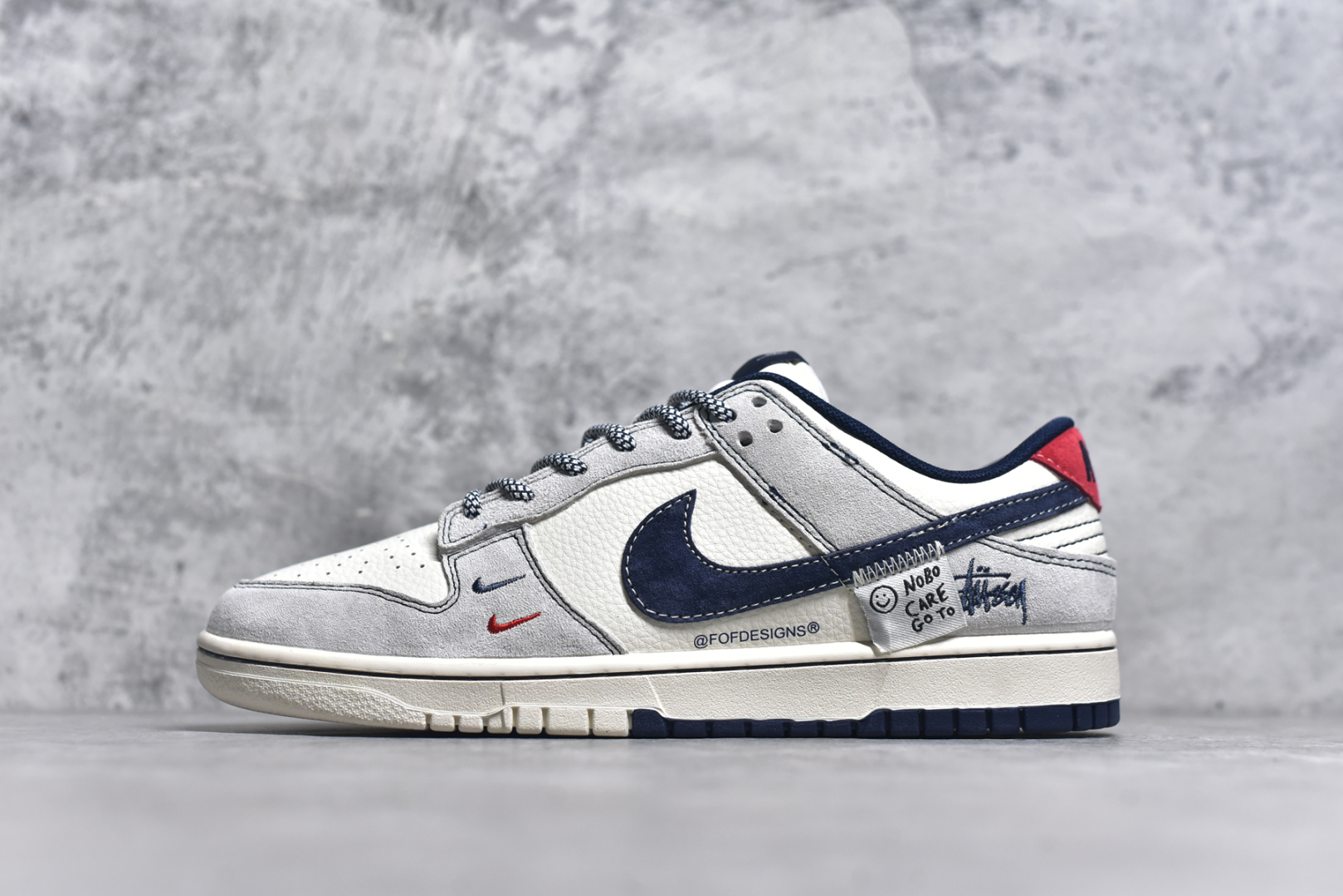 #Nike SB Dunk Low 斯图西系列 贴布藏蓝勾 周年高端定制 低帮休闲板鞋 YX5066-297 #定制鞋盒 大厂纯原品质出货 超高清洁度 皮料切割干净无任何毛边 细节完美 尺码：36 36.5 37.5 38 36.5 39 40 40.5 41 42 42.5 43 44 44.5 45 9.E5-选品中心
