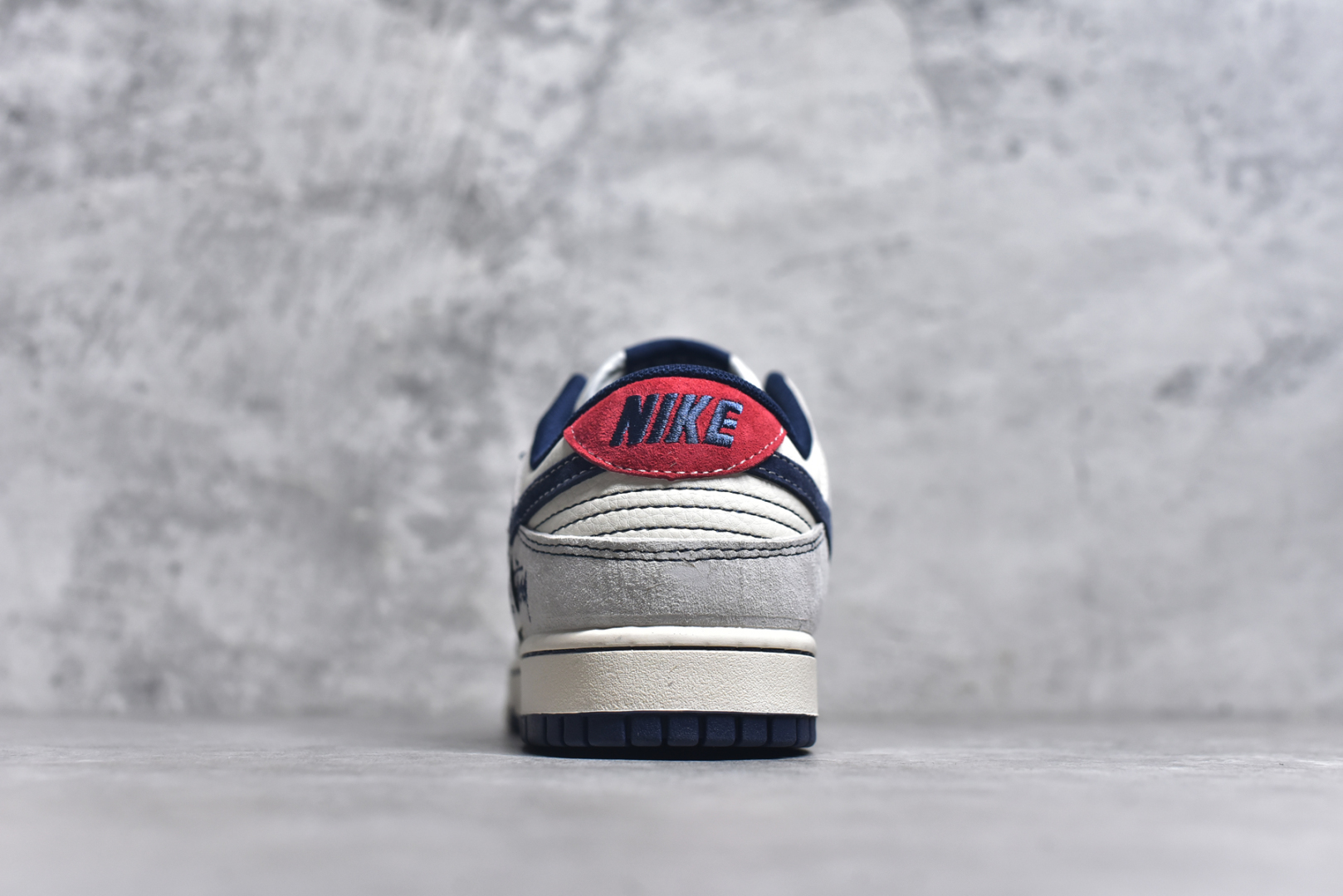 图片[5]-#Nike SB Dunk Low 斯图西系列 贴布藏蓝勾 周年高端定制 低帮休闲板鞋 YX5066-297 #定制鞋盒 大厂纯原品质出货 超高清洁度 皮料切割干净无任何毛边 细节完美 尺码：36 36.5 37.5 38 36.5 39 40 40.5 41 42 42.5 43 44 44.5 45 9.E5-选品中心
