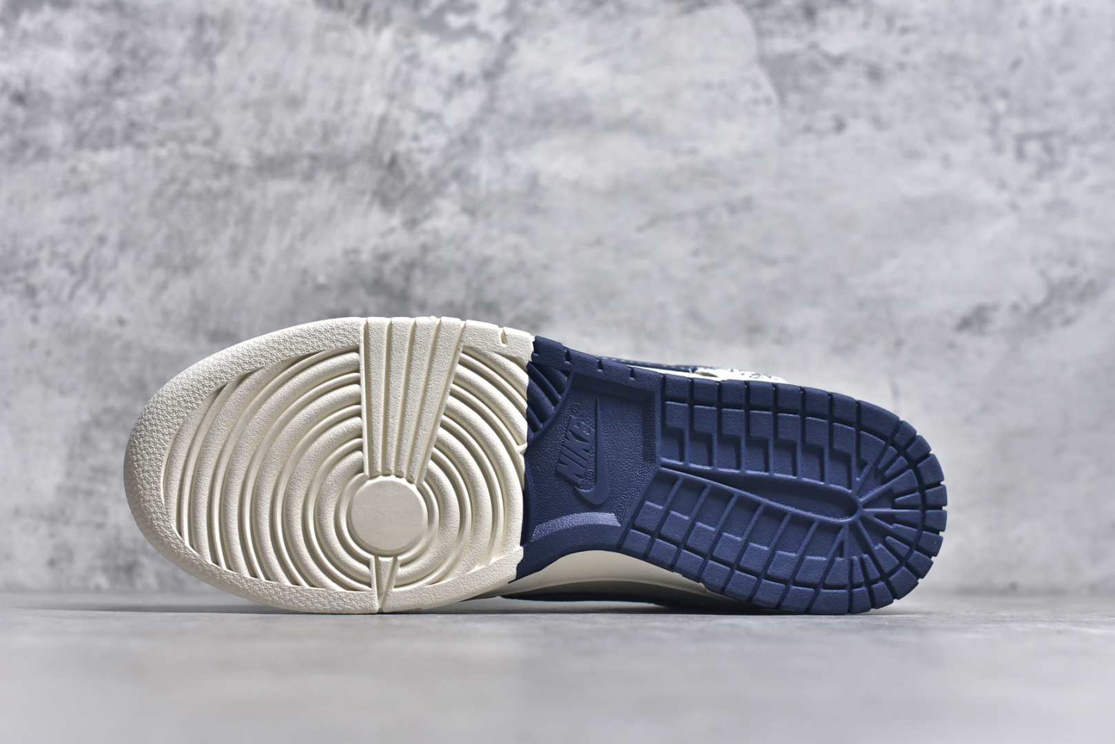 图片[6]-#Nike SB Dunk Low 斯图西系列 贴布藏蓝勾 周年高端定制 低帮休闲板鞋 YX5066-297 #定制鞋盒 大厂纯原品质出货 超高清洁度 皮料切割干净无任何毛边 细节完美 尺码：36 36.5 37.5 38 36.5 39 40 40.5 41 42 42.5 43 44 44.5 45 9.E5-选品中心