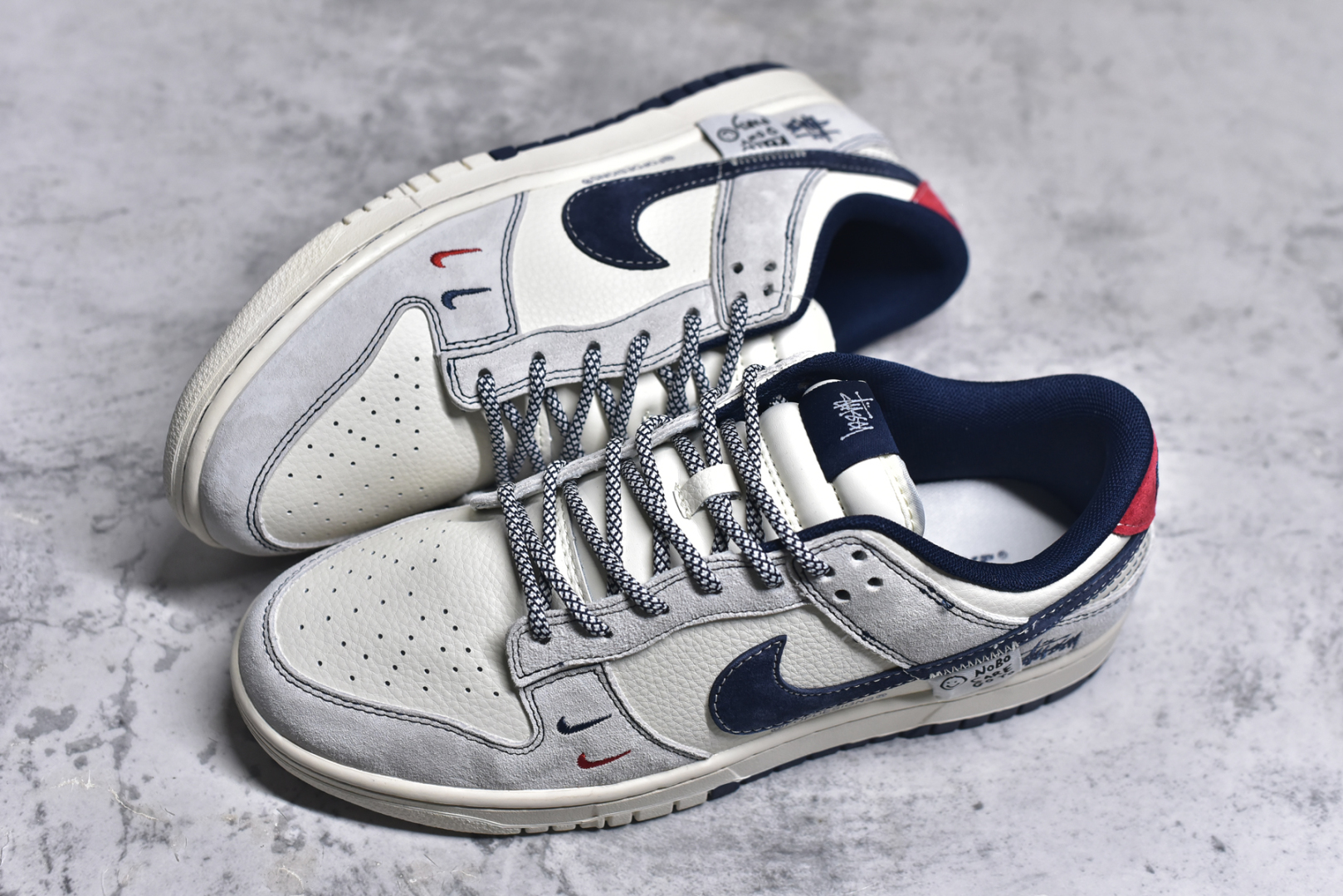 图片[7]-#Nike SB Dunk Low 斯图西系列 贴布藏蓝勾 周年高端定制 低帮休闲板鞋 YX5066-297 #定制鞋盒 大厂纯原品质出货 超高清洁度 皮料切割干净无任何毛边 细节完美 尺码：36 36.5 37.5 38 36.5 39 40 40.5 41 42 42.5 43 44 44.5 45 9.E5-选品中心
