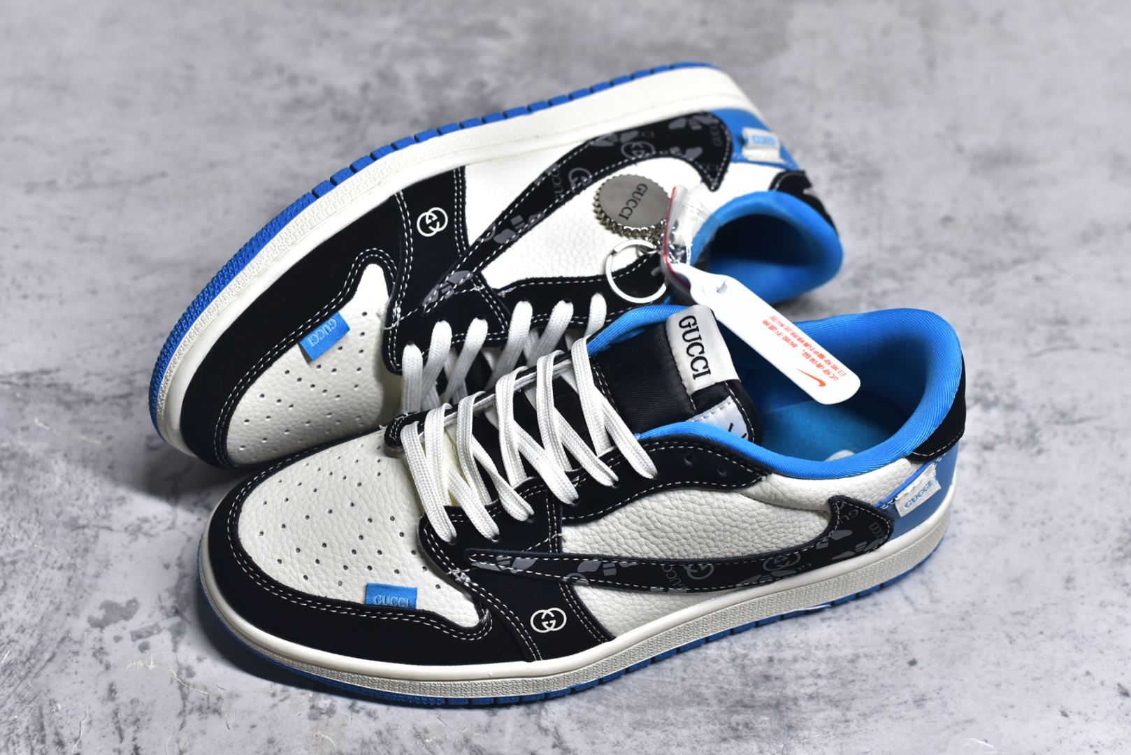 图片[7]-#Travis Scott x Fragment Design x Air Jordan 1 Low OG SP AJ1 古驰联名 蓝黑花勾 低帮文化休闲板鞋 XS2024-037 #多方联名合作融合了Travis Scott 独特的音乐风格，藤原浩个性的设计风格以及Jordan品牌的经典元素 使其成为一双具有独特身份和价值的鞋子 清新而立体的外观加上联名标识更突出了其独特身份 这种配色方案显示出活力和时尚感 在视觉上引人注目 鞋身的质感和细腻的细节处理使其显得高端而格调十足 这款“倒钩”联名是设计与创意完美结合 融合多方的个性风格是一款备受瞩目的潮流鞋款 尺码：36 36.5 37.5 38 38.5 39 40 40.5 41 42 42.5 43 44 44.5 45 9.E5-选品中心
