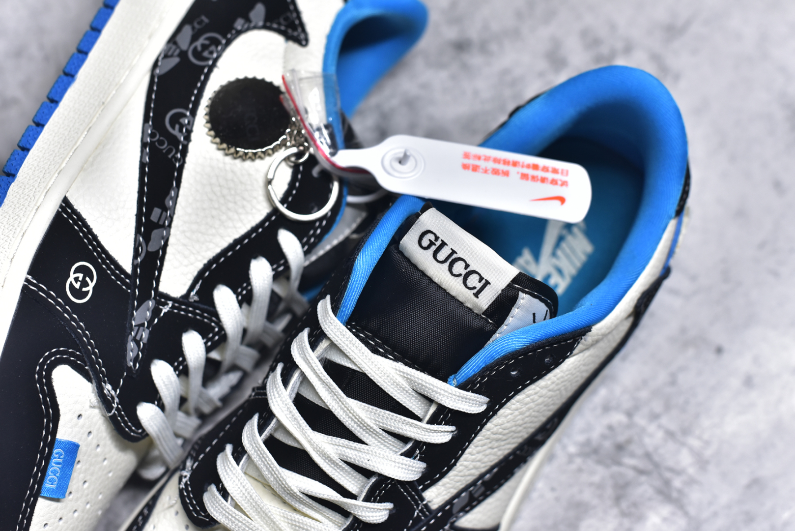 图片[9]-#Travis Scott x Fragment Design x Air Jordan 1 Low OG SP AJ1 古驰联名 蓝黑花勾 低帮文化休闲板鞋 XS2024-037 #多方联名合作融合了Travis Scott 独特的音乐风格，藤原浩个性的设计风格以及Jordan品牌的经典元素 使其成为一双具有独特身份和价值的鞋子 清新而立体的外观加上联名标识更突出了其独特身份 这种配色方案显示出活力和时尚感 在视觉上引人注目 鞋身的质感和细腻的细节处理使其显得高端而格调十足 这款“倒钩”联名是设计与创意完美结合 融合多方的个性风格是一款备受瞩目的潮流鞋款 尺码：36 36.5 37.5 38 38.5 39 40 40.5 41 42 42.5 43 44 44.5 45 9.E5-选品中心