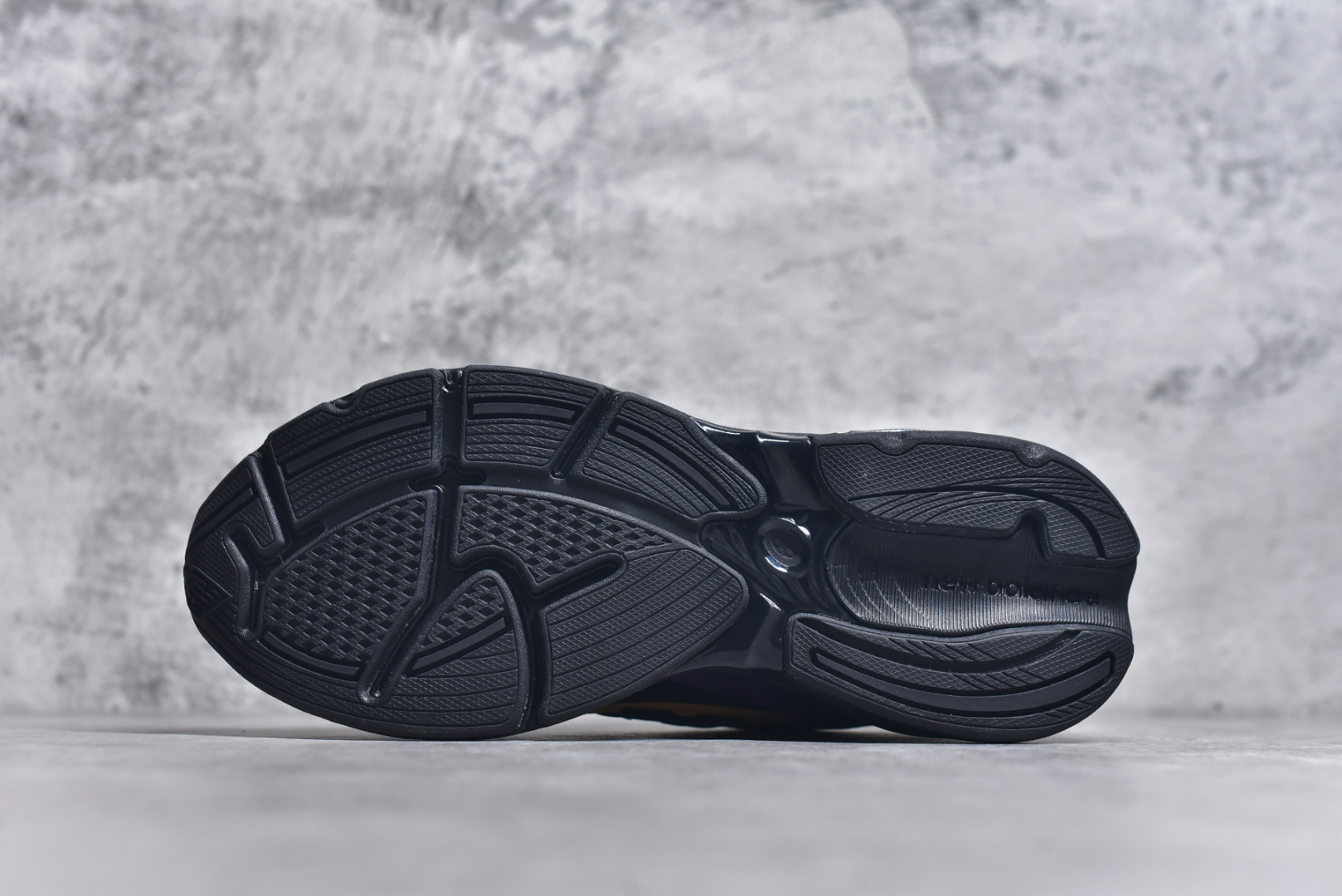图片[6]-#New Balance M2010系列 新百伦 复古老爹风网布跑步休闲运动鞋 新百伦经典配色 沿袭了面世之初的经典科技 以ENCAP中底配以升级版 N-ERGY缓震物料 鞋面则采用特色的柔软麂皮搭以NewBalance经典的尼龙网布 低调中还原跑鞋本真 更年轻化的设计理念与材质 让新世代青年得以用全新视角体验经典鞋款的传奇魅力 货号：M2010ND 尺码：36-46.5-选品中心