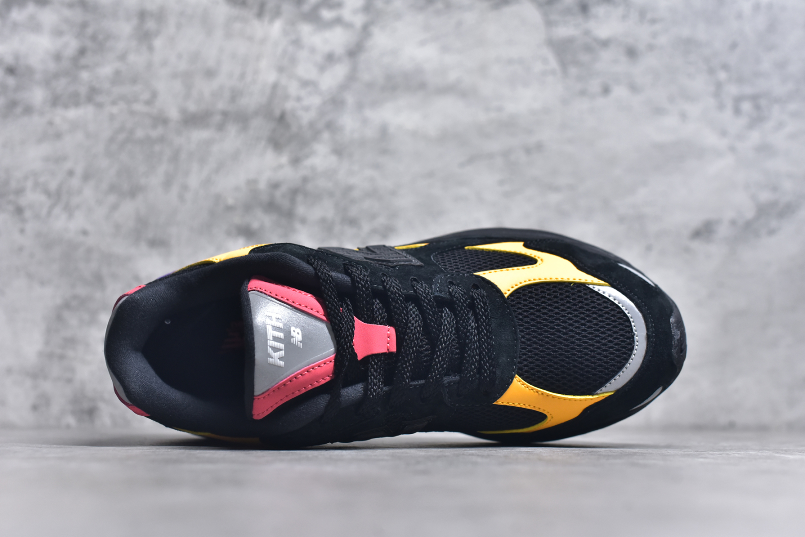图片[4]-#New Balance M2010系列 新百伦 复古老爹风网布跑步休闲运动鞋 新百伦经典配色 沿袭了面世之初的经典科技 以ENCAP中底配以升级版 N-ERGY缓震物料 鞋面则采用特色的柔软麂皮搭以NewBalance经典的尼龙网布 低调中还原跑鞋本真 更年轻化的设计理念与材质 让新世代青年得以用全新视角体验经典鞋款的传奇魅力 货号：M2010ND 尺码：36-46.5-选品中心