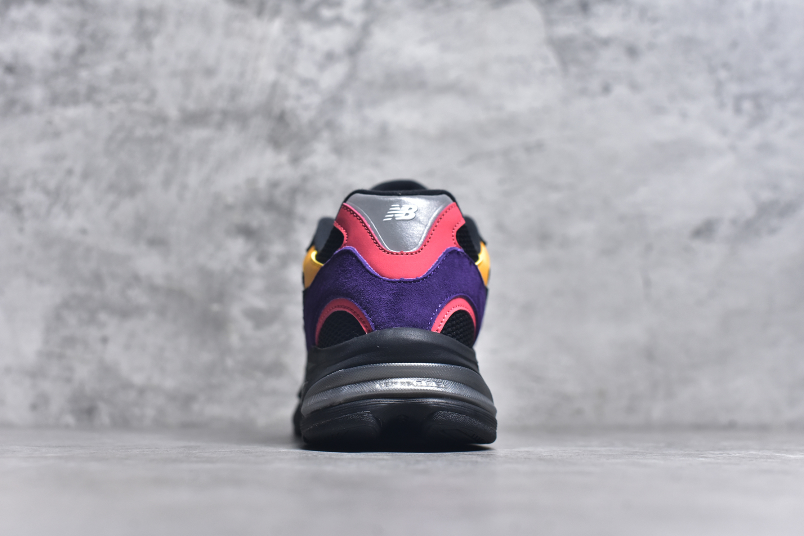图片[5]-#New Balance M2010系列 新百伦 复古老爹风网布跑步休闲运动鞋 新百伦经典配色 沿袭了面世之初的经典科技 以ENCAP中底配以升级版 N-ERGY缓震物料 鞋面则采用特色的柔软麂皮搭以NewBalance经典的尼龙网布 低调中还原跑鞋本真 更年轻化的设计理念与材质 让新世代青年得以用全新视角体验经典鞋款的传奇魅力 货号：M2010ND 尺码：36-46.5-选品中心
