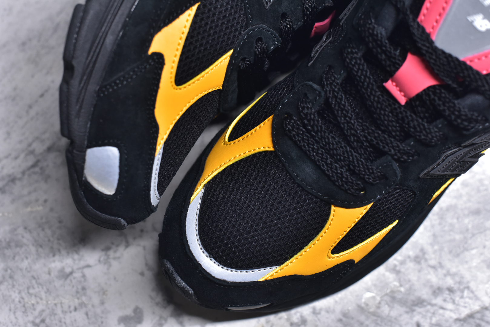 图片[8]-#New Balance M2010系列 新百伦 复古老爹风网布跑步休闲运动鞋 新百伦经典配色 沿袭了面世之初的经典科技 以ENCAP中底配以升级版 N-ERGY缓震物料 鞋面则采用特色的柔软麂皮搭以NewBalance经典的尼龙网布 低调中还原跑鞋本真 更年轻化的设计理念与材质 让新世代青年得以用全新视角体验经典鞋款的传奇魅力 货号：M2010ND 尺码：36-46.5-选品中心